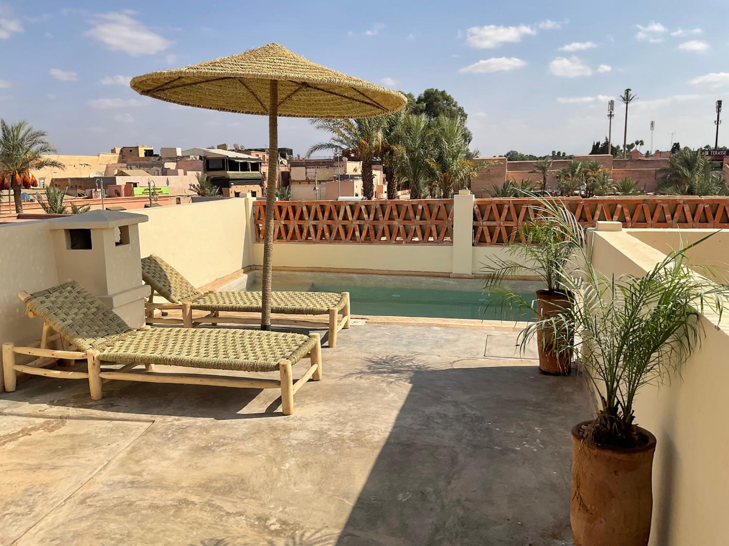Riad Al Muhandiz Peaceful Duplex Suites near Jemaa El Fna