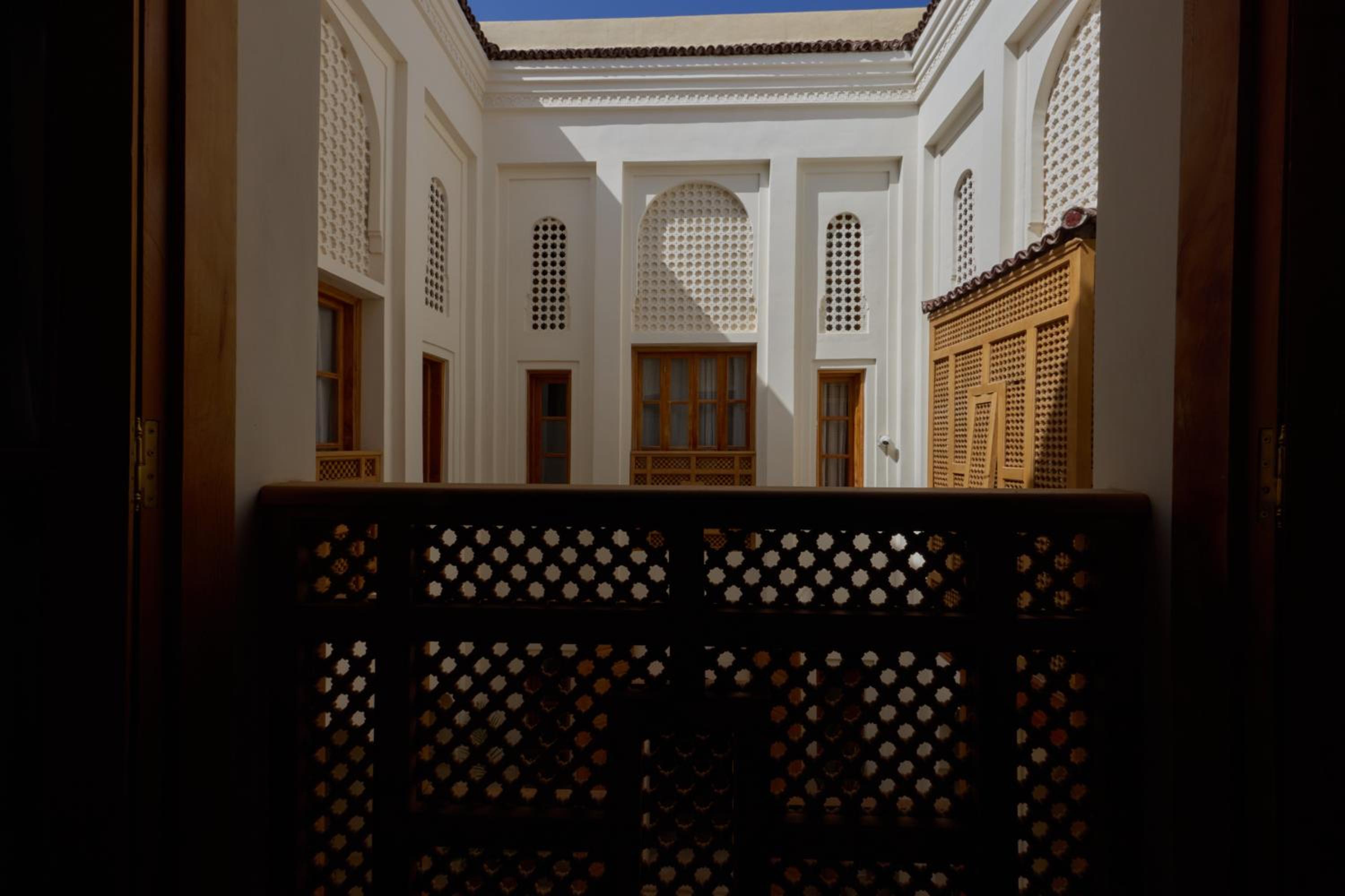 Riad Al Muhandiz Peaceful Duplex Suites near Jemaa El Fna