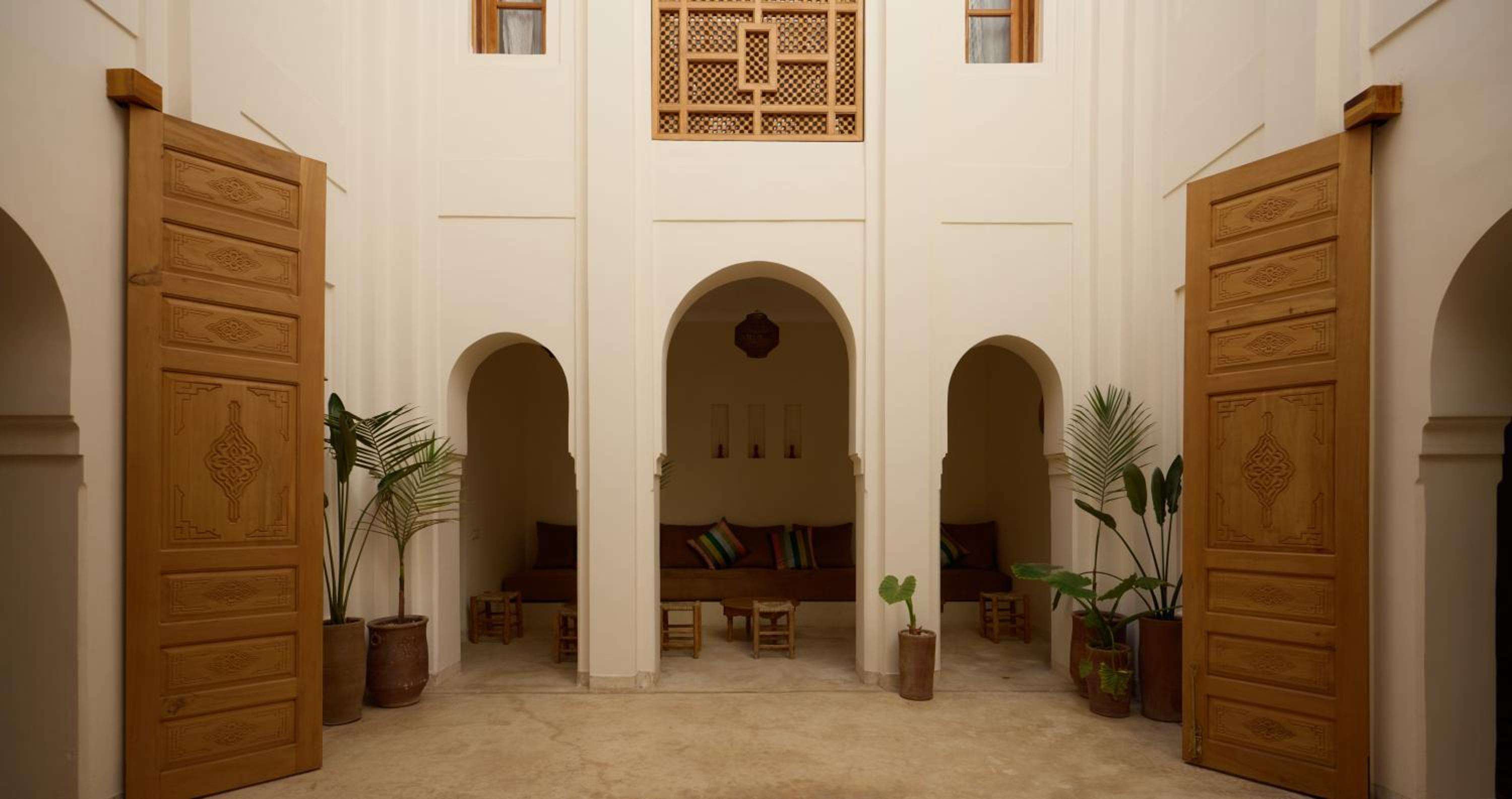 Riad Al Muhandiz Peaceful Duplex Suites near Jemaa El Fna