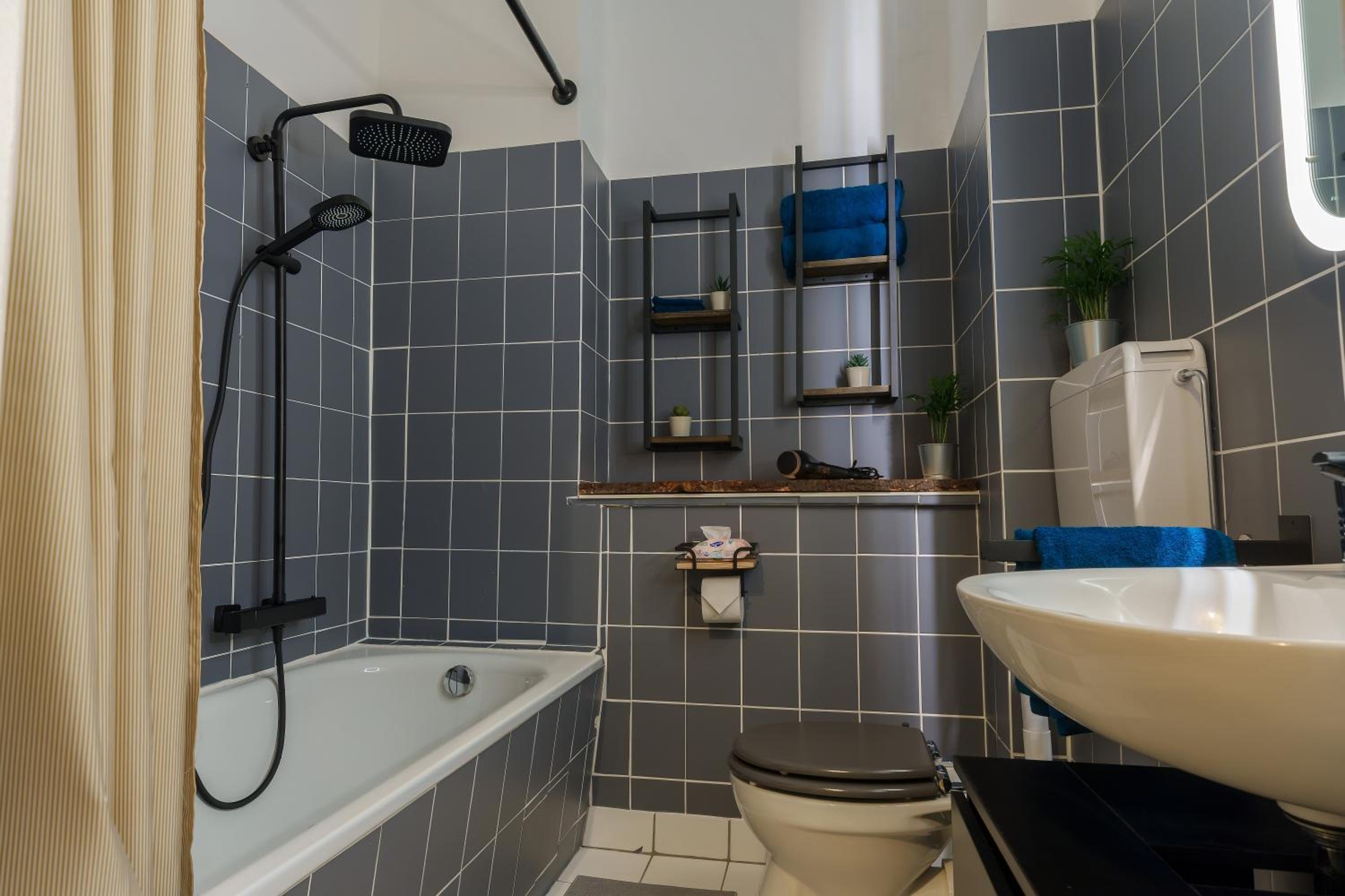 Apartment am Tannenwäldchen im Vorderer Westen Kassel by CASTORA HOMES