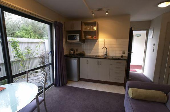 Athena Motel - Image 5