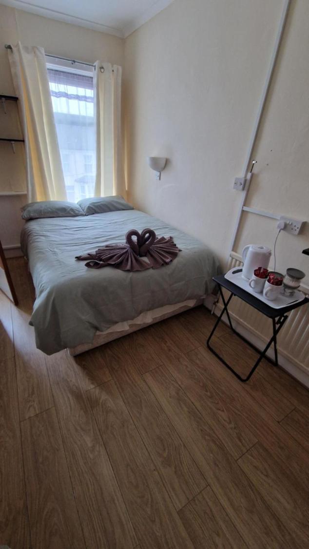 Park Road Guest House - Room To Rent On Park Road in Blackpool FY1 4ET