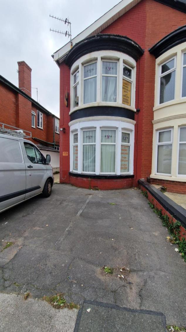 Park Road Guest House - Room To Rent On Park Road in Blackpool FY1 4ET