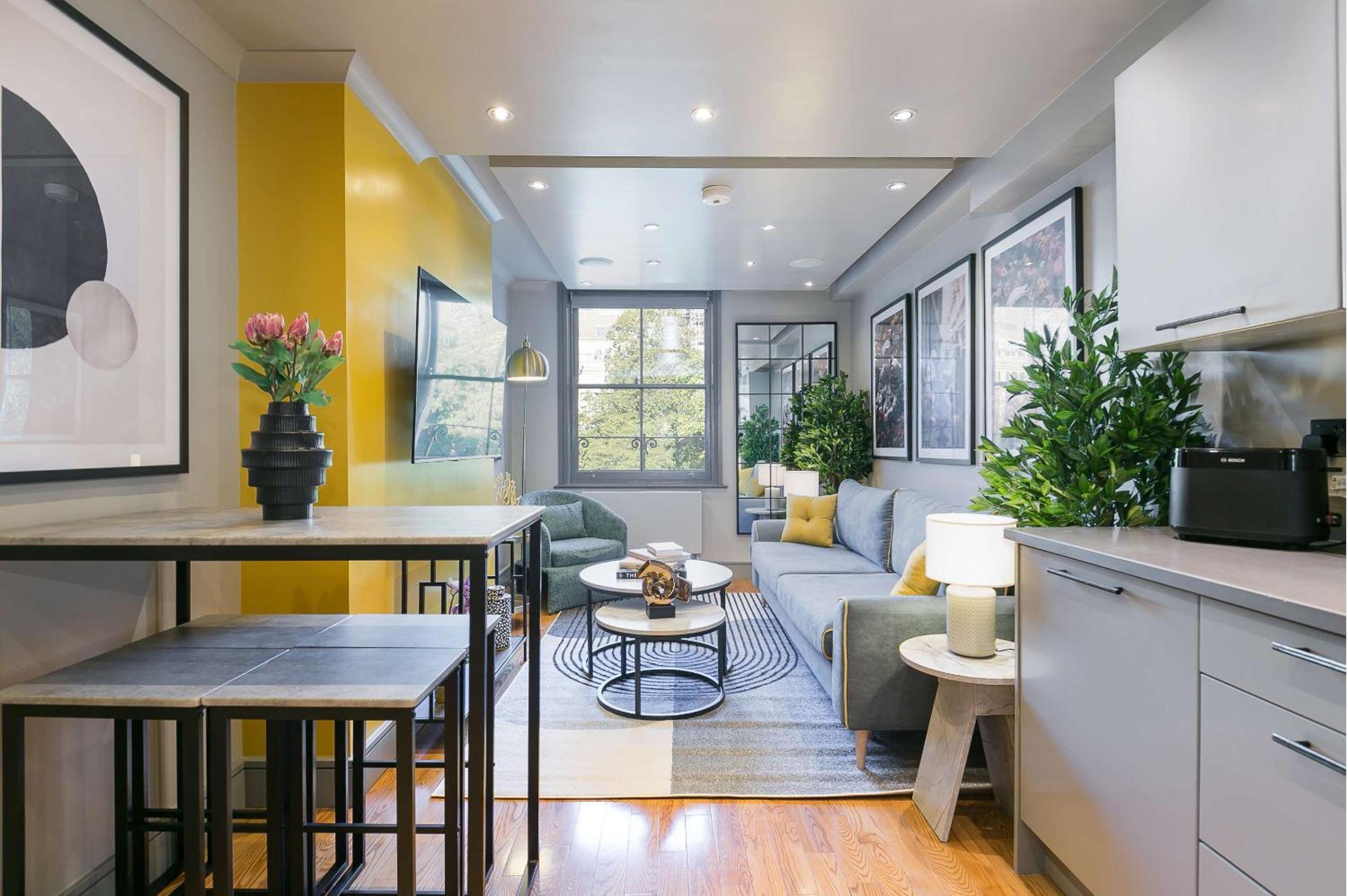 Deluxe 1-Bed by Bloomsbury Square