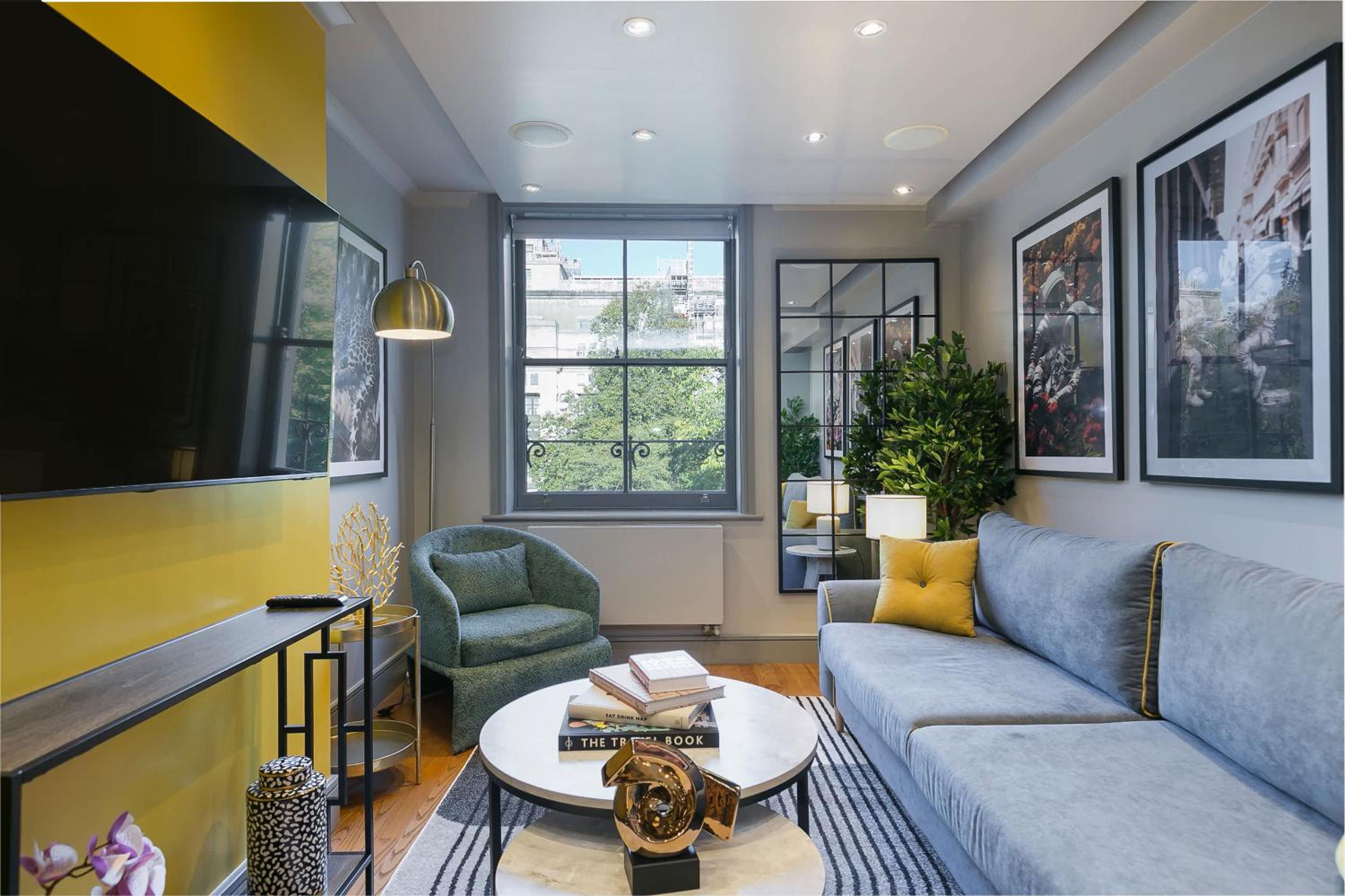 Deluxe 1-Bed by Bloomsbury Square