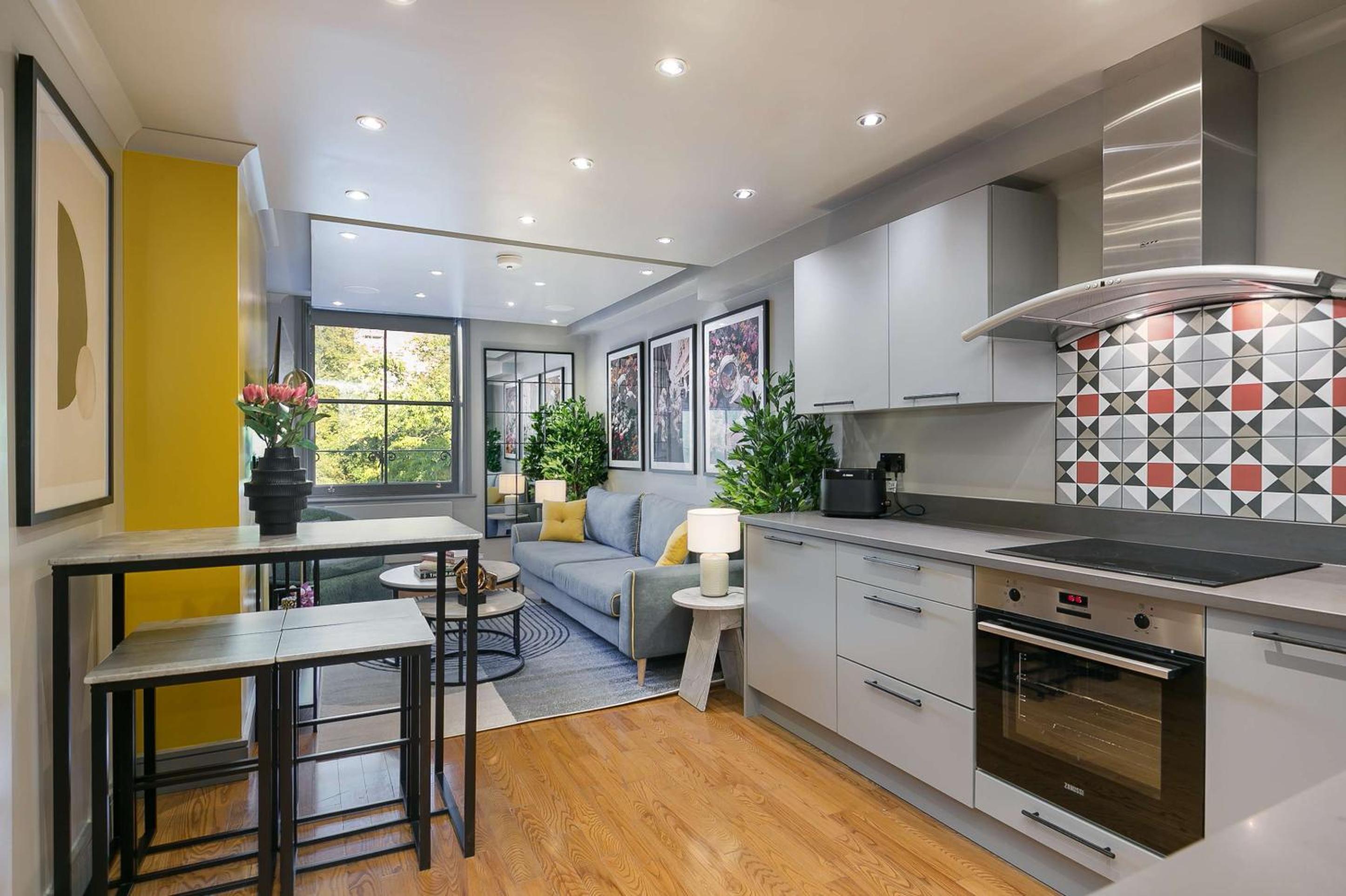 Deluxe 1-Bed by Bloomsbury Square
