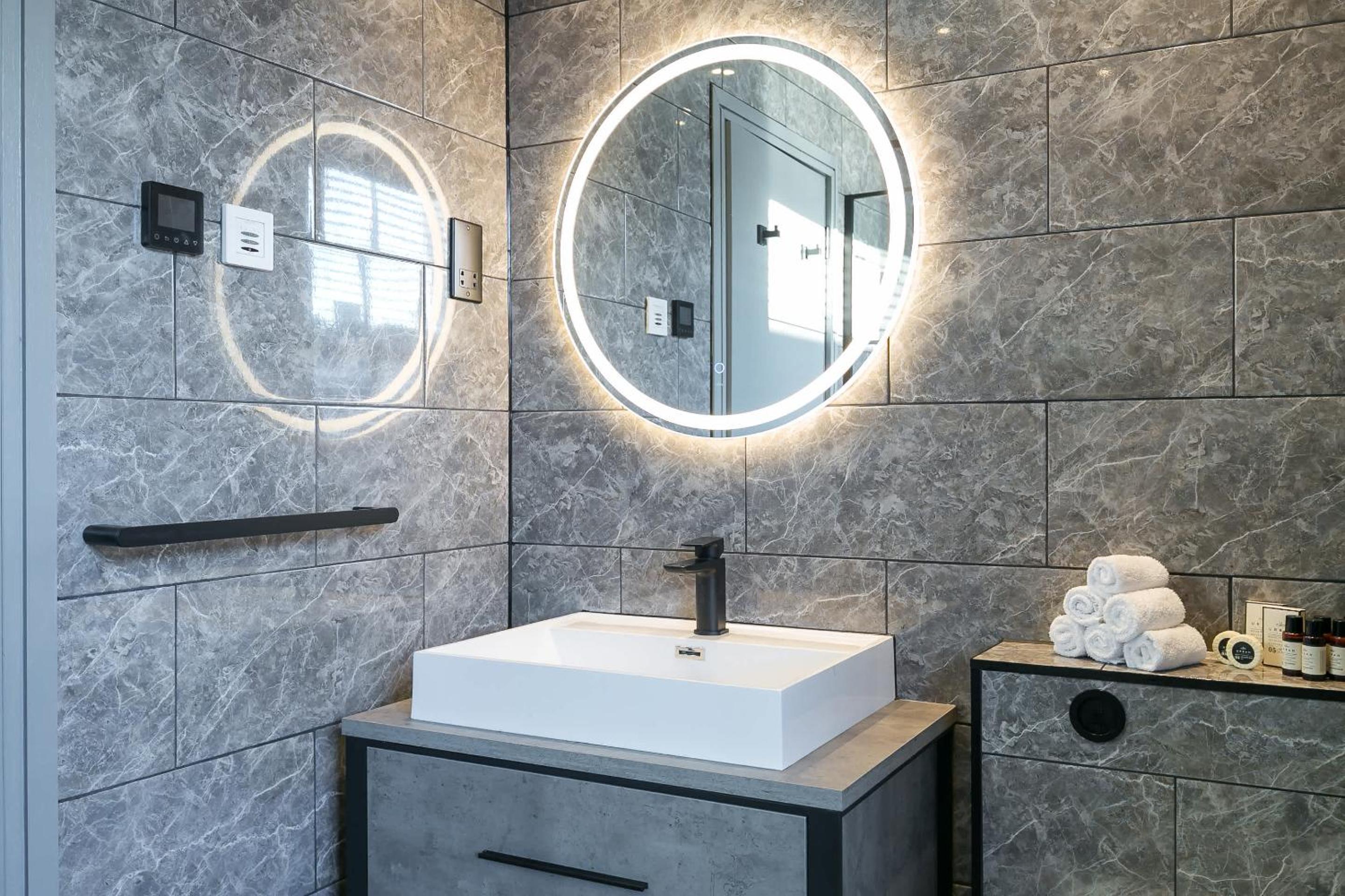 Deluxe 1-Bed by Bloomsbury Square