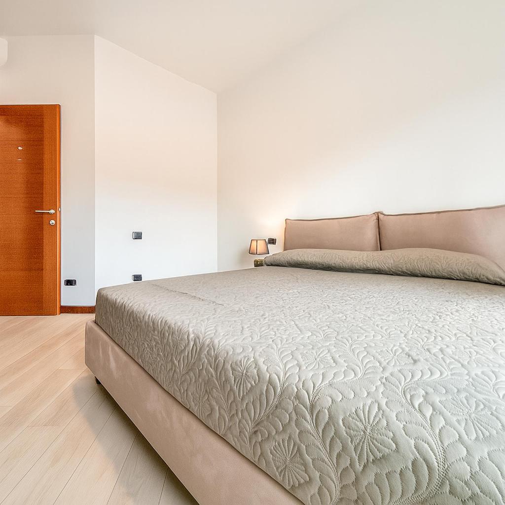 WELCOME RIVIERA-Primavera 1A- Vista mare- spazioso e comodo appartamento-2 bagni-wifi-aria condizionata in ogni stanza-garage a pagamento 15 euro al giorno
