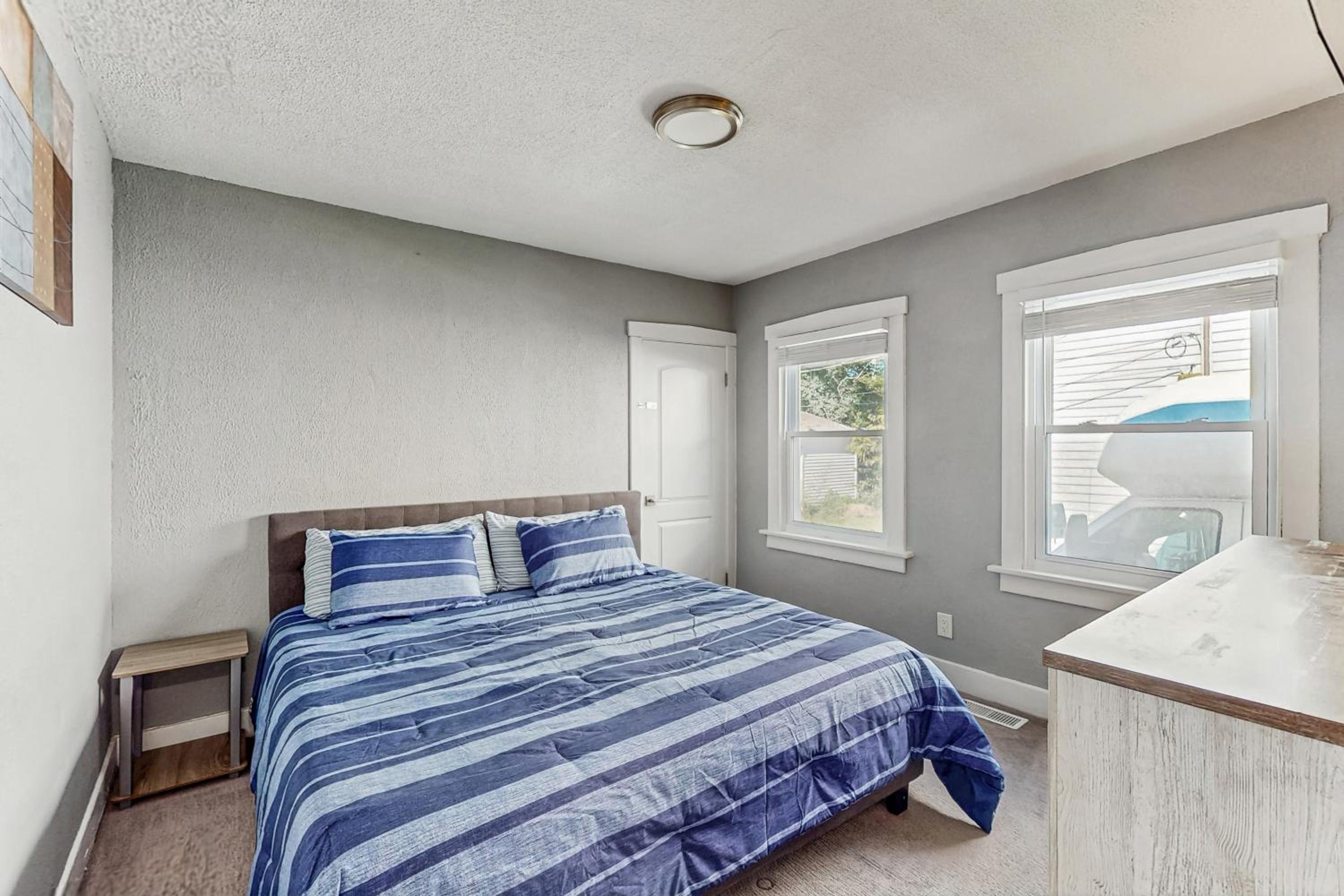 Near Beach! Group-Friendly Michigan City Retreat