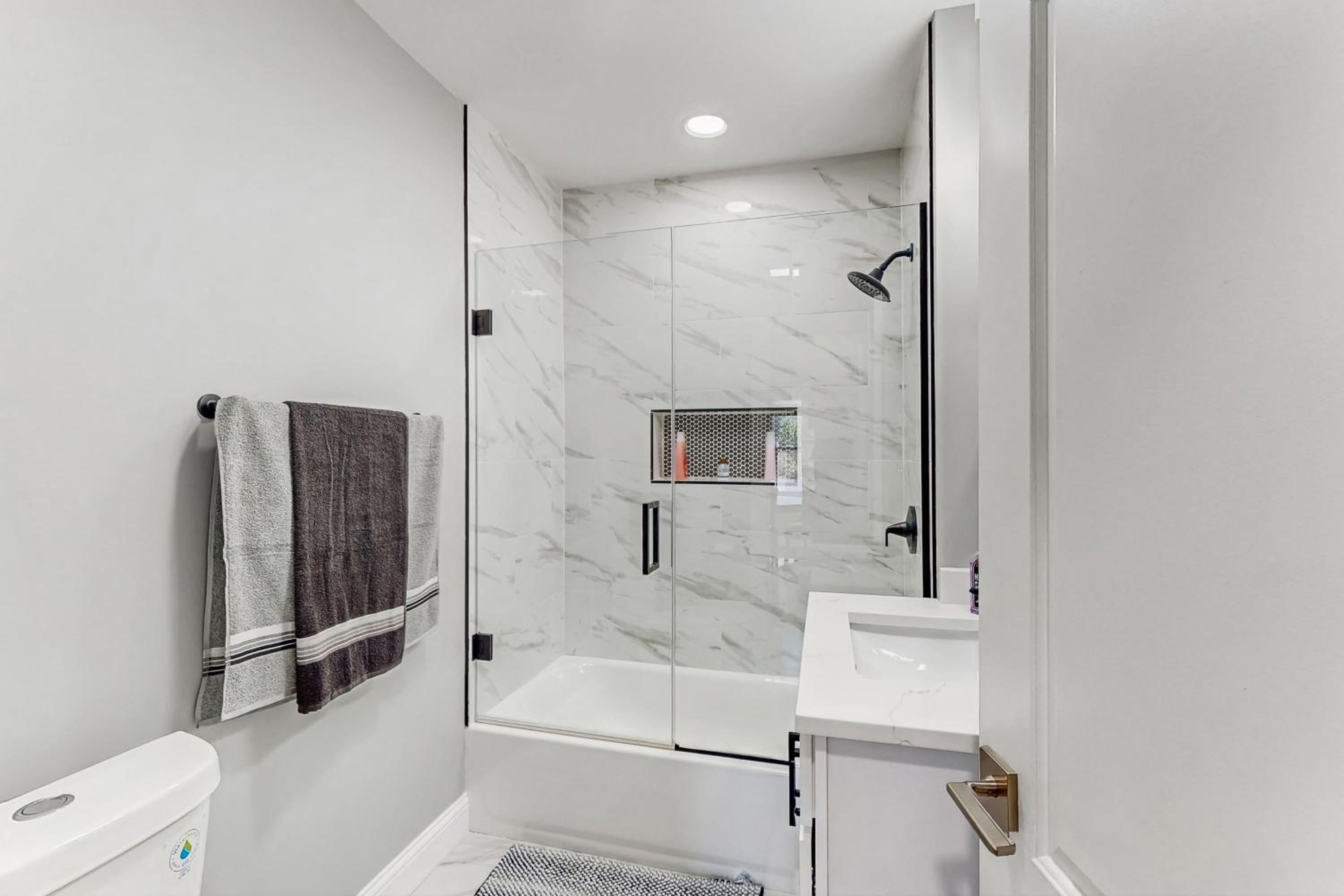Near Beach! Group-Friendly Michigan City Retreat