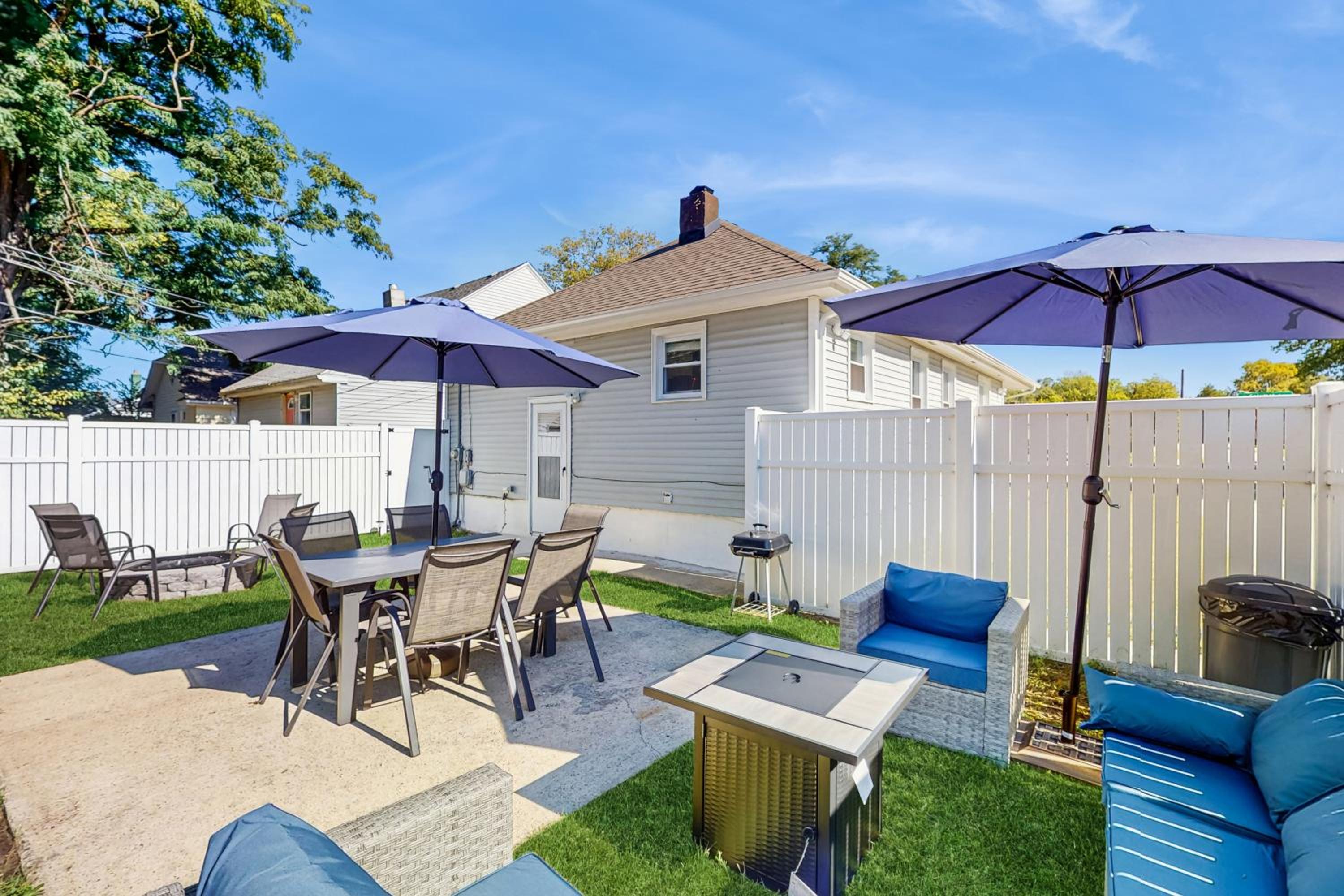 Near Beach! Group-Friendly Michigan City Retreat