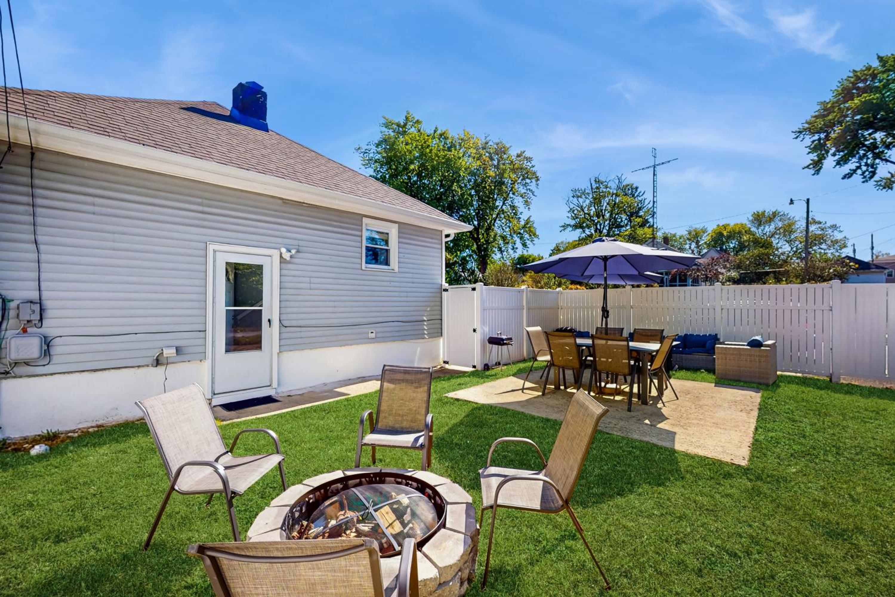 Near Beach! Group-Friendly Michigan City Retreat