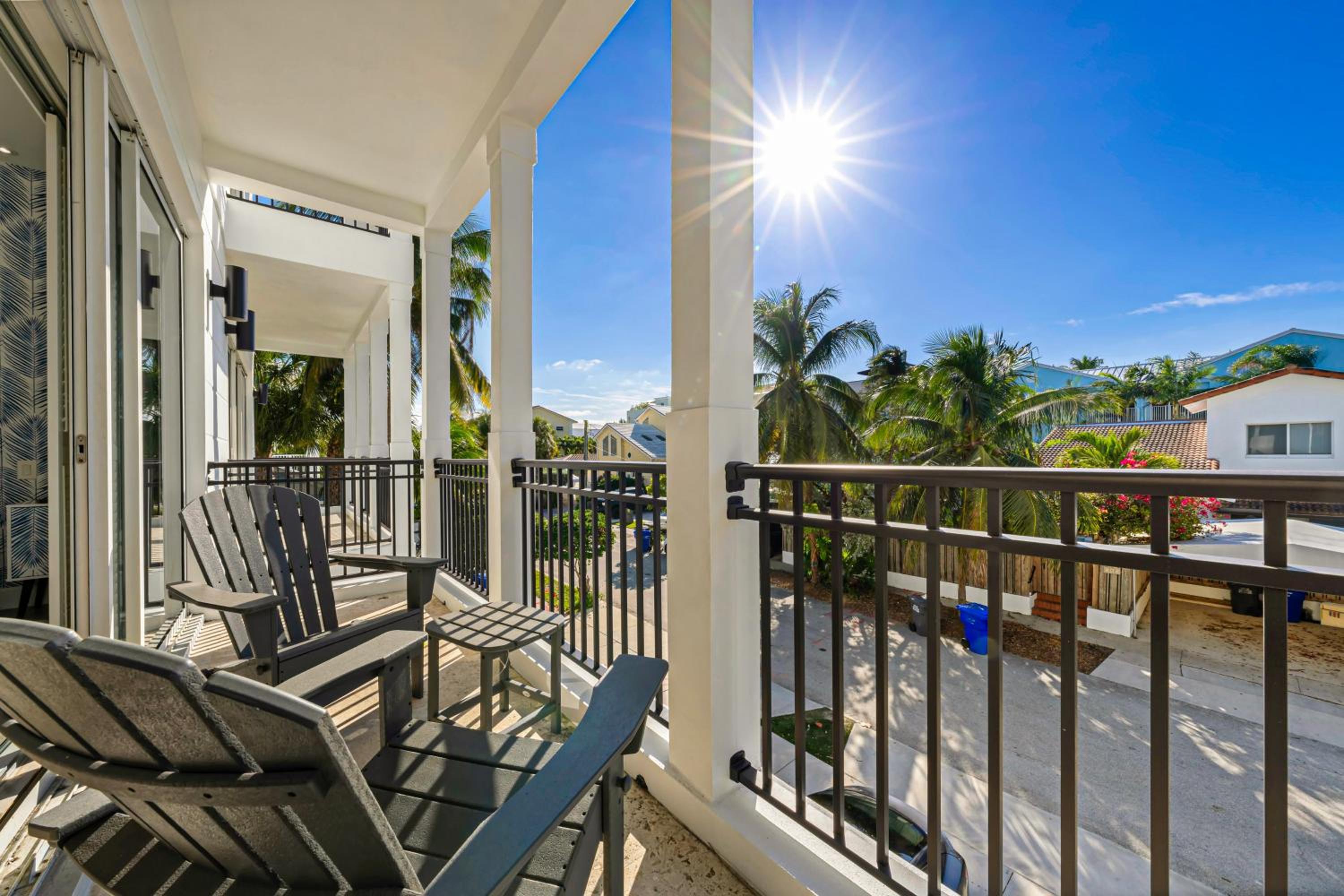 Walk to Hollywood Beach Luxury Family Getaway!