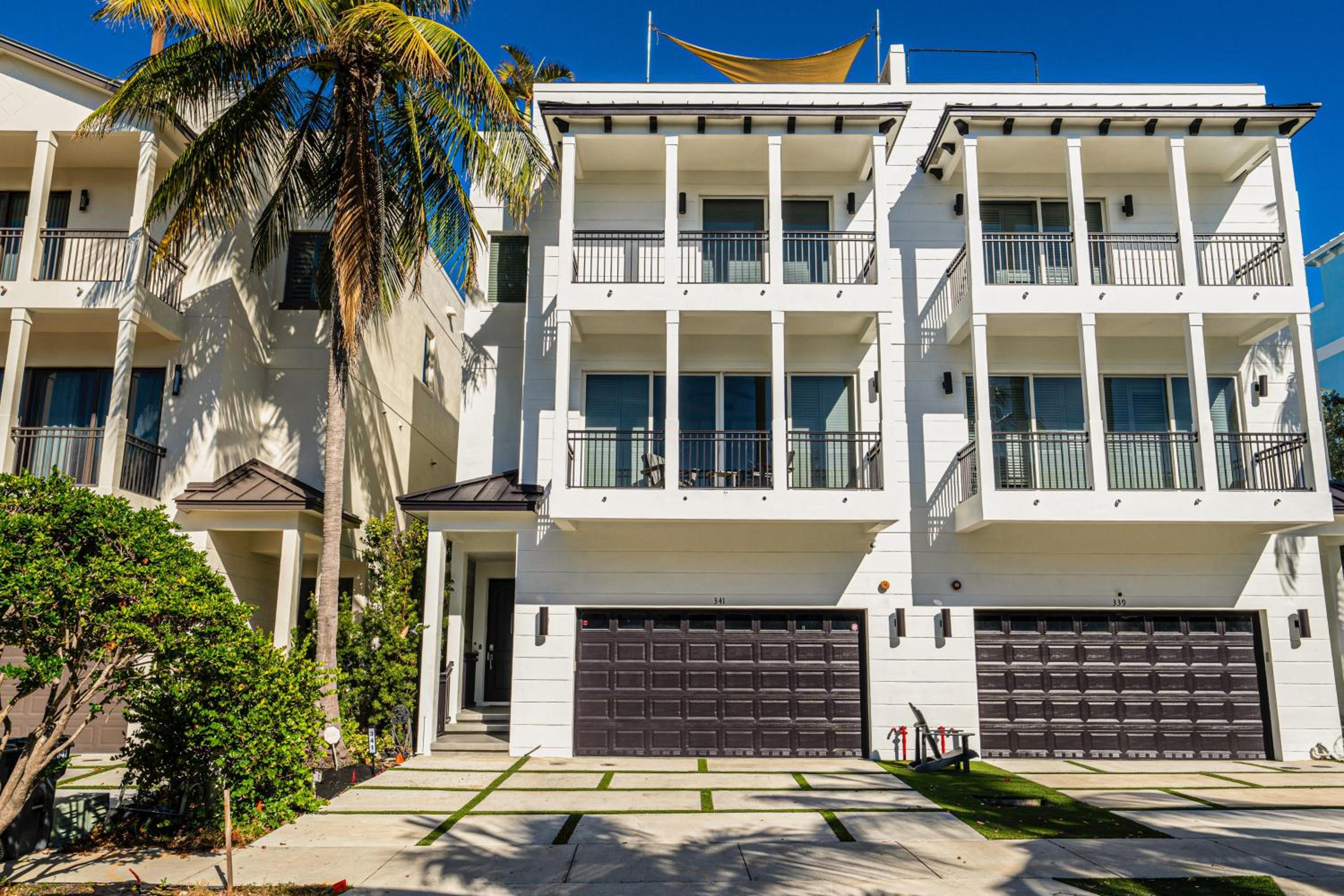 Walk to Hollywood Beach Luxury Family Getaway!