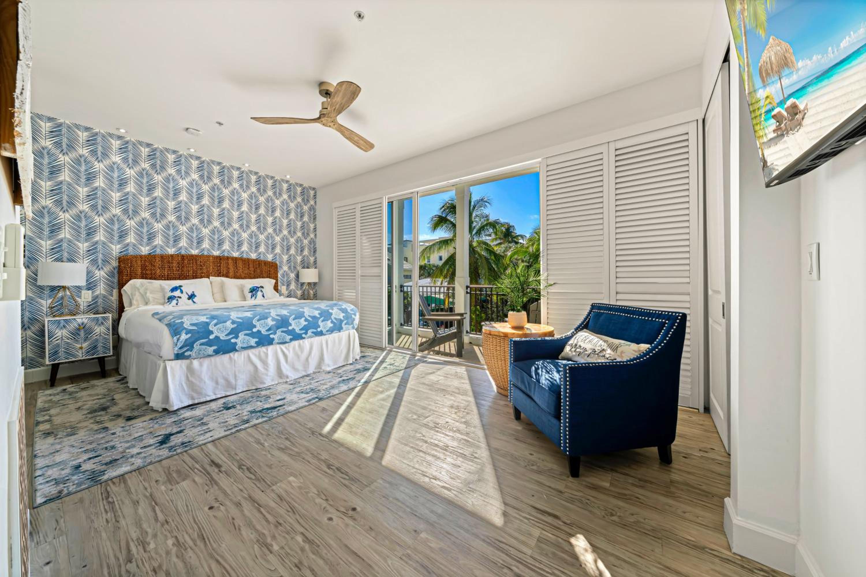 Walk to Hollywood Beach Luxury Family Getaway!