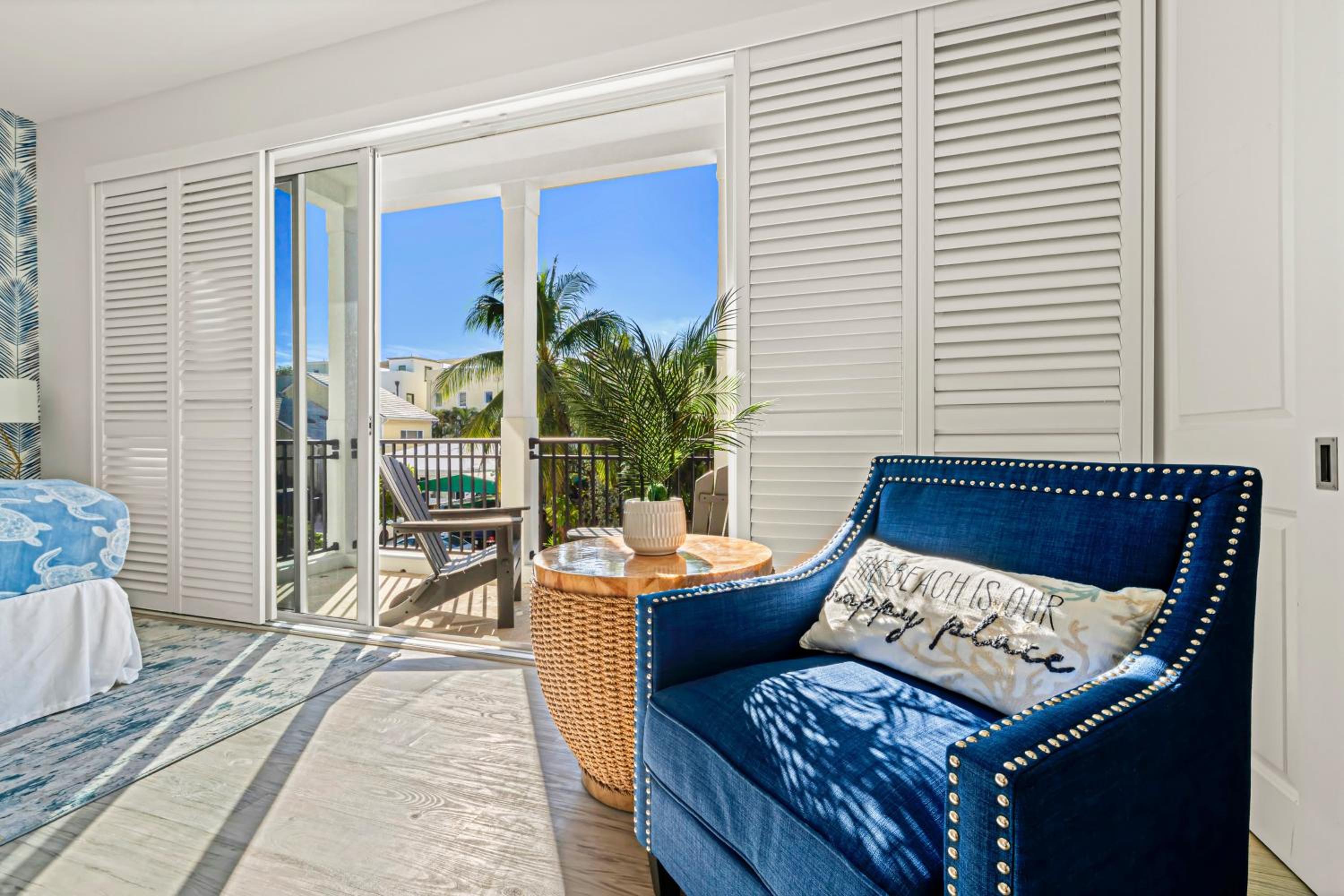 Walk to Hollywood Beach Luxury Family Getaway!