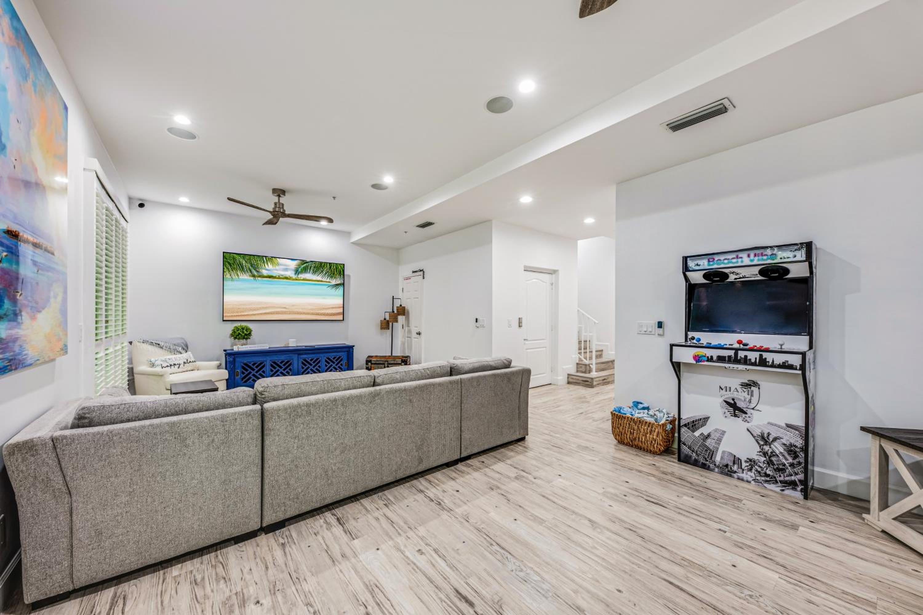 Walk to Hollywood Beach Luxury Family Getaway!