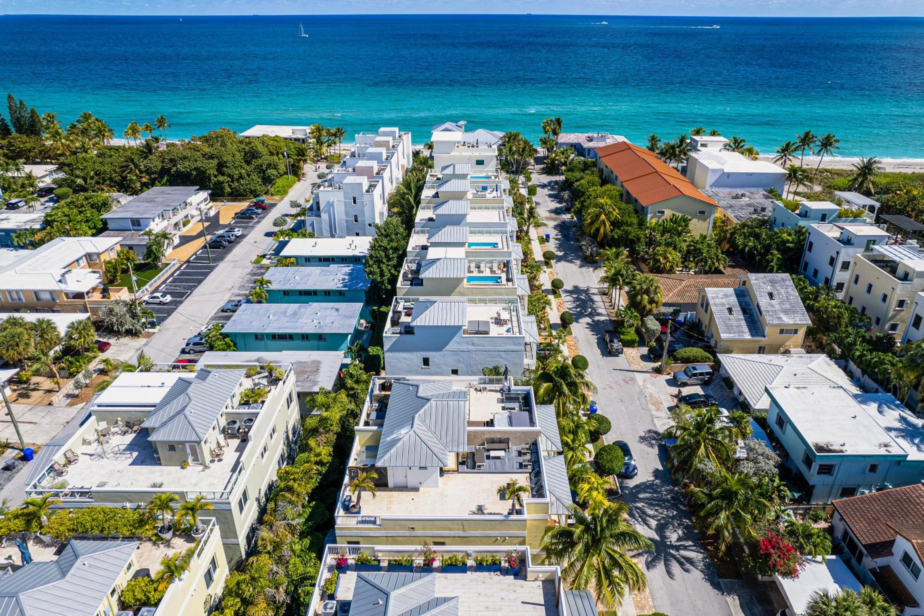 Walk to Hollywood Beach Luxury Family Getaway!