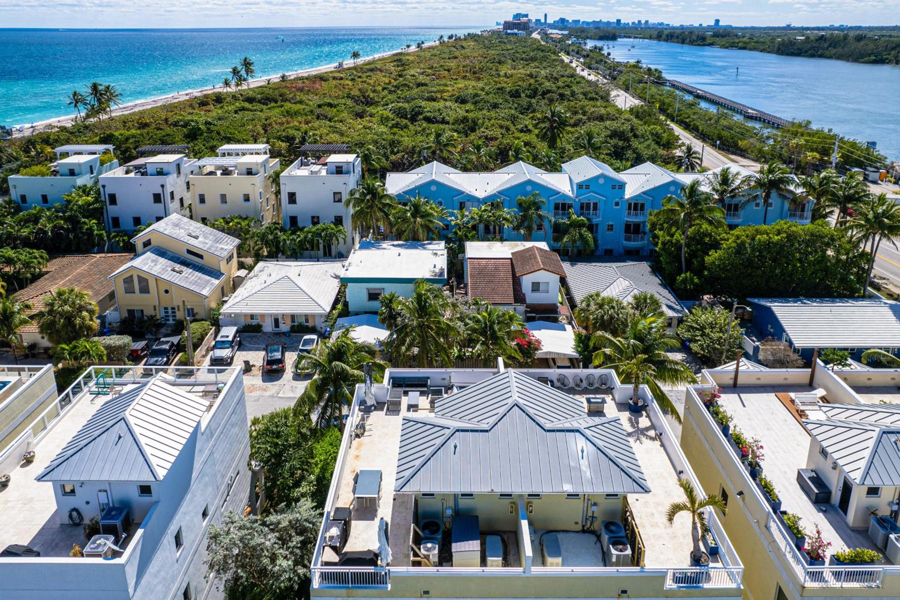 Walk to Hollywood Beach Luxury Family Getaway!