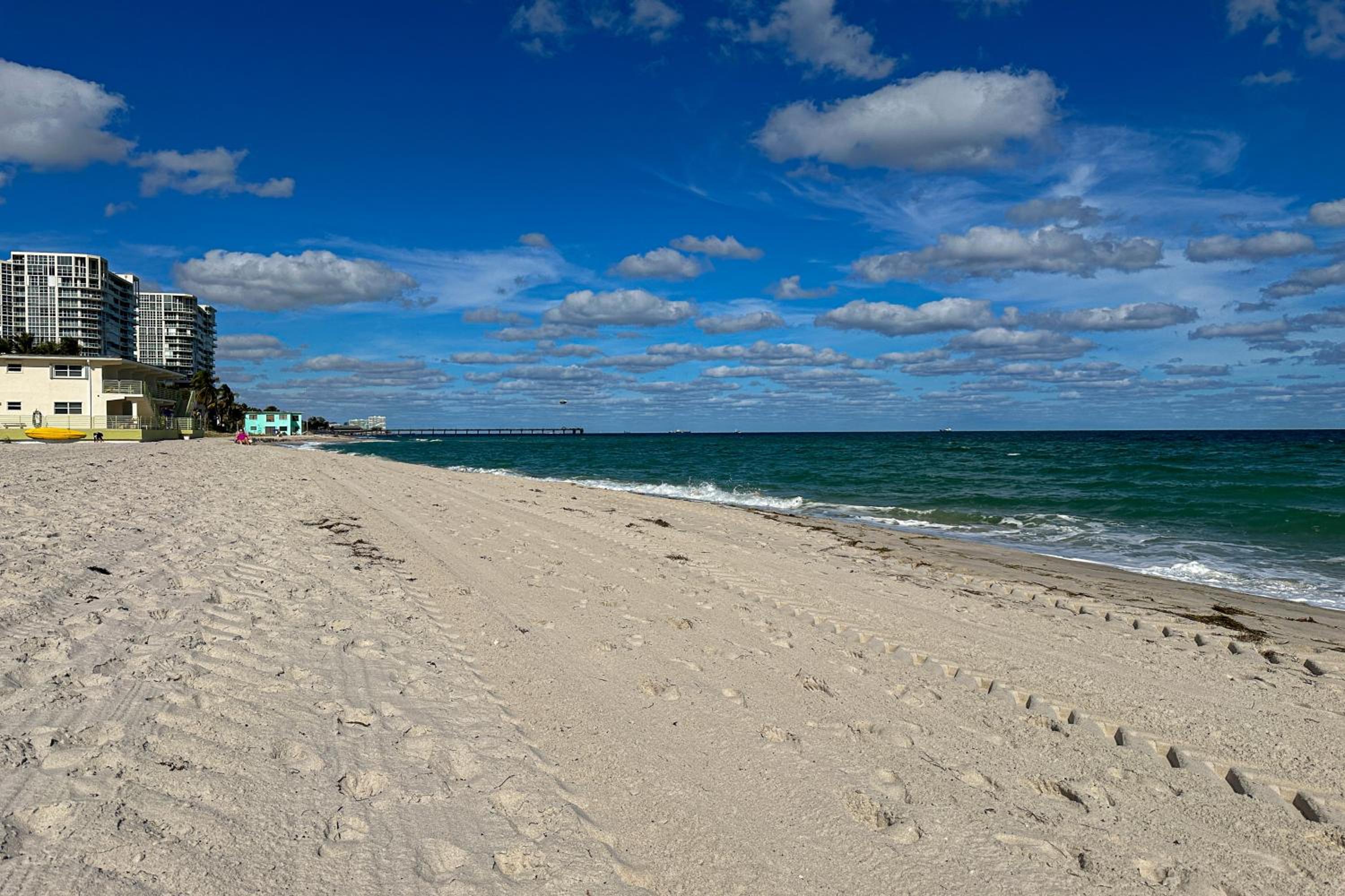 Walk to Hollywood Beach Luxury Family Getaway!