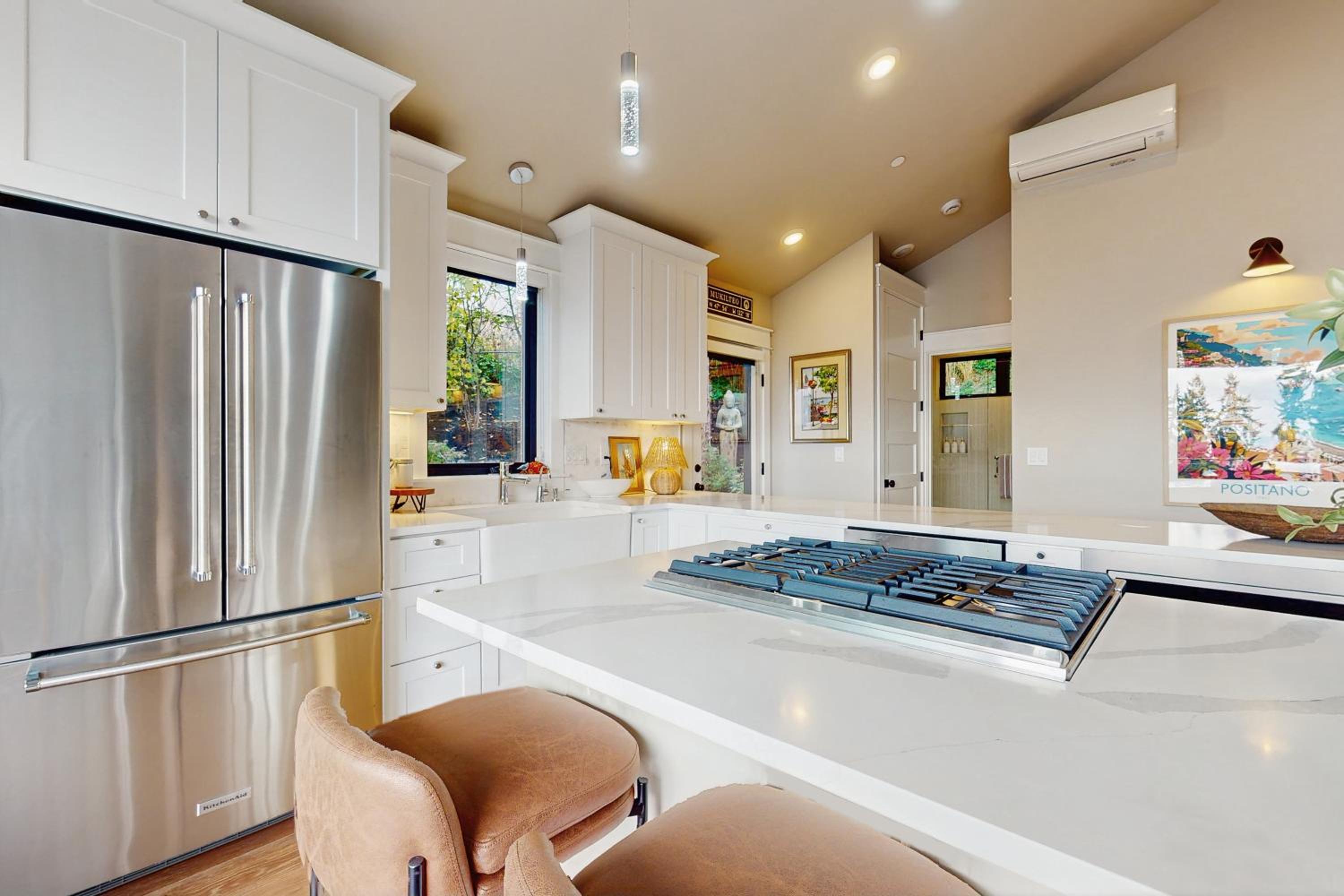 1 BR Home with Gas Fireplace and Puget Sound Views