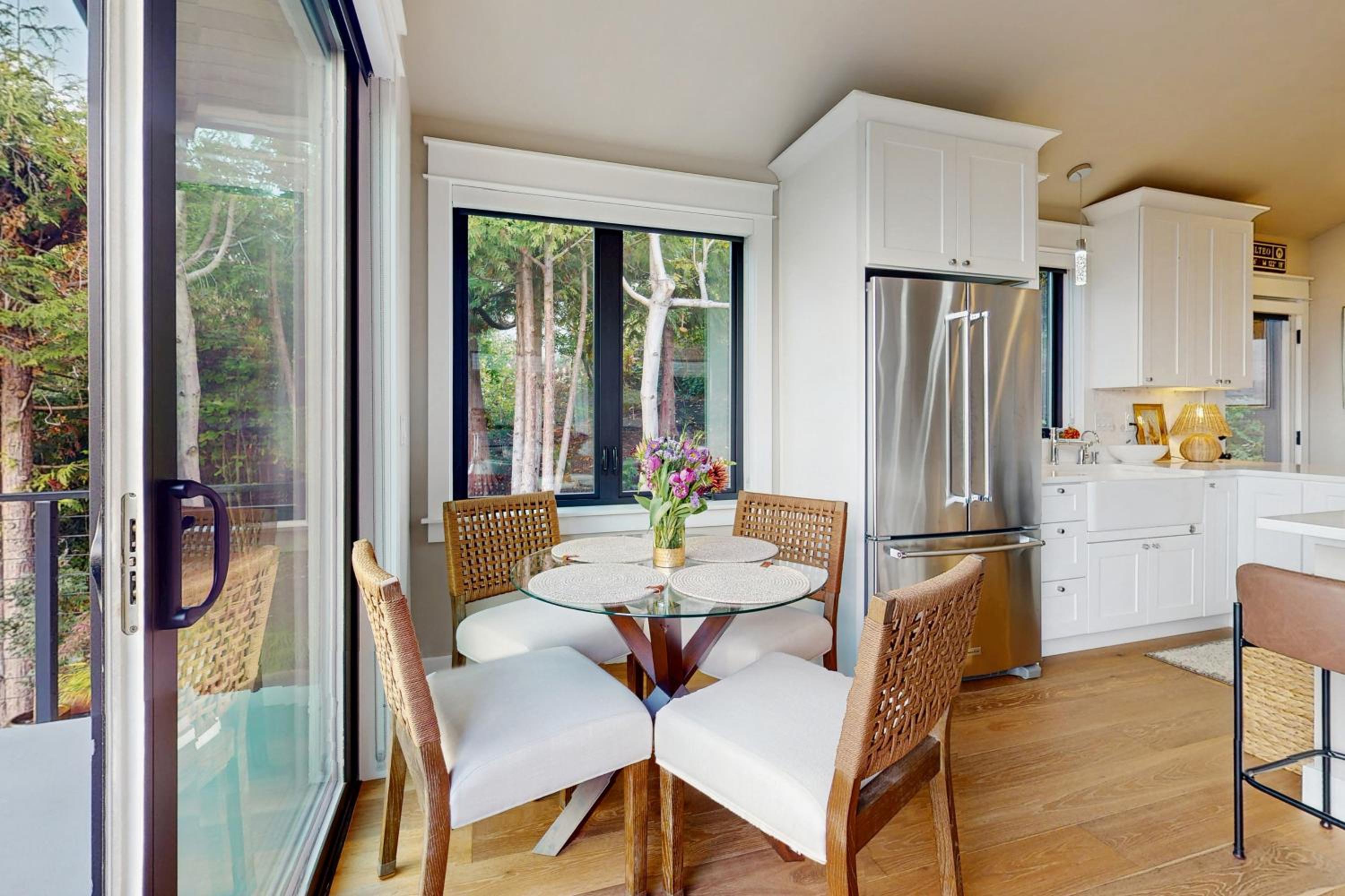 1 BR Home with Gas Fireplace and Puget Sound Views