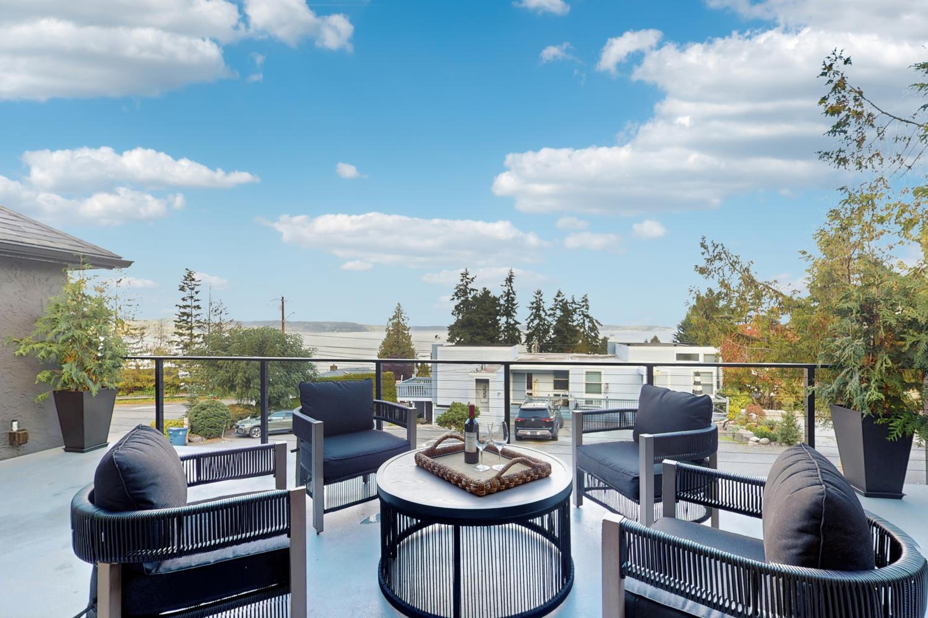 1 BR Home with Gas Fireplace and Puget Sound Views