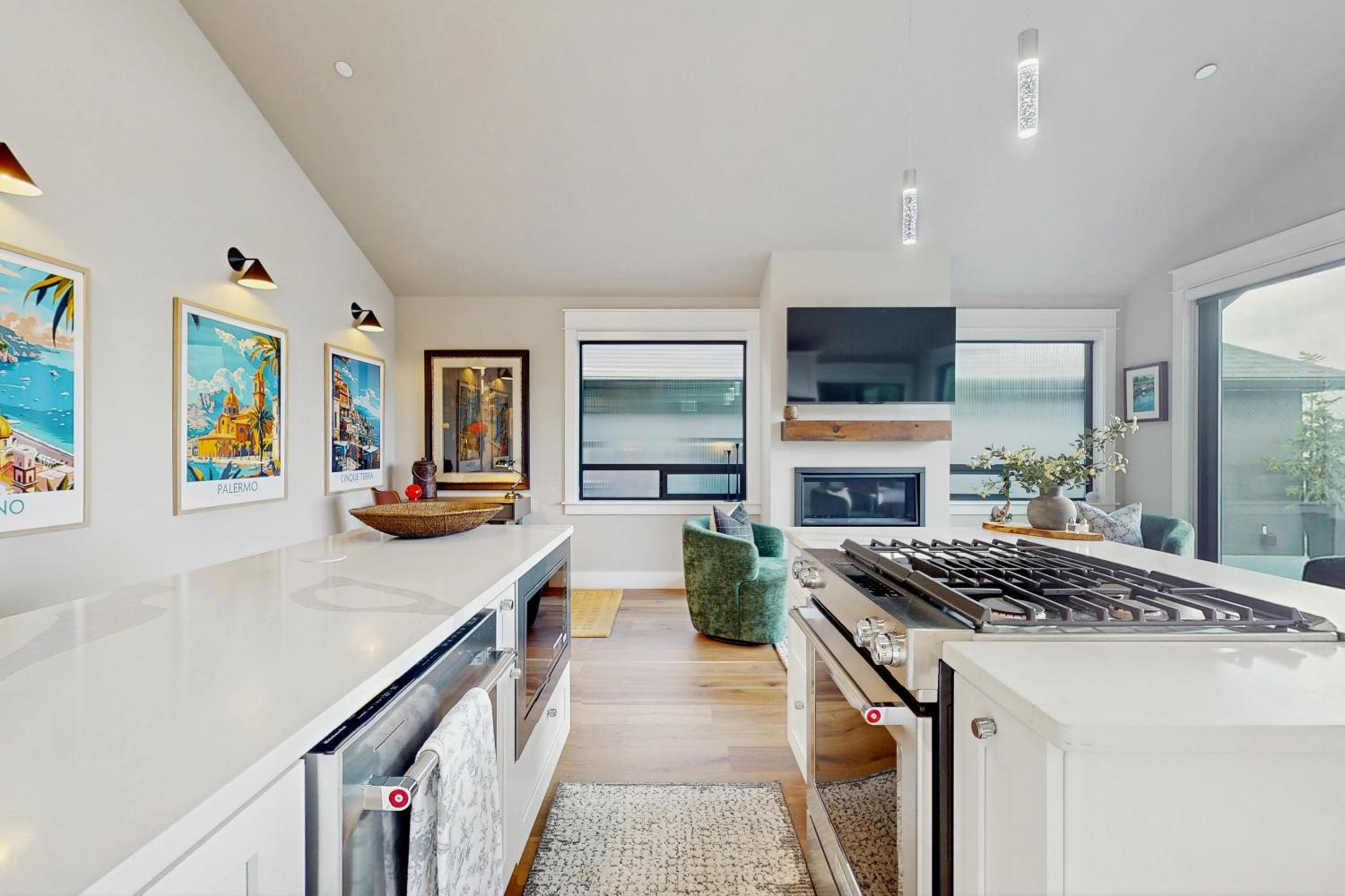 1 BR Home with Gas Fireplace and Puget Sound Views