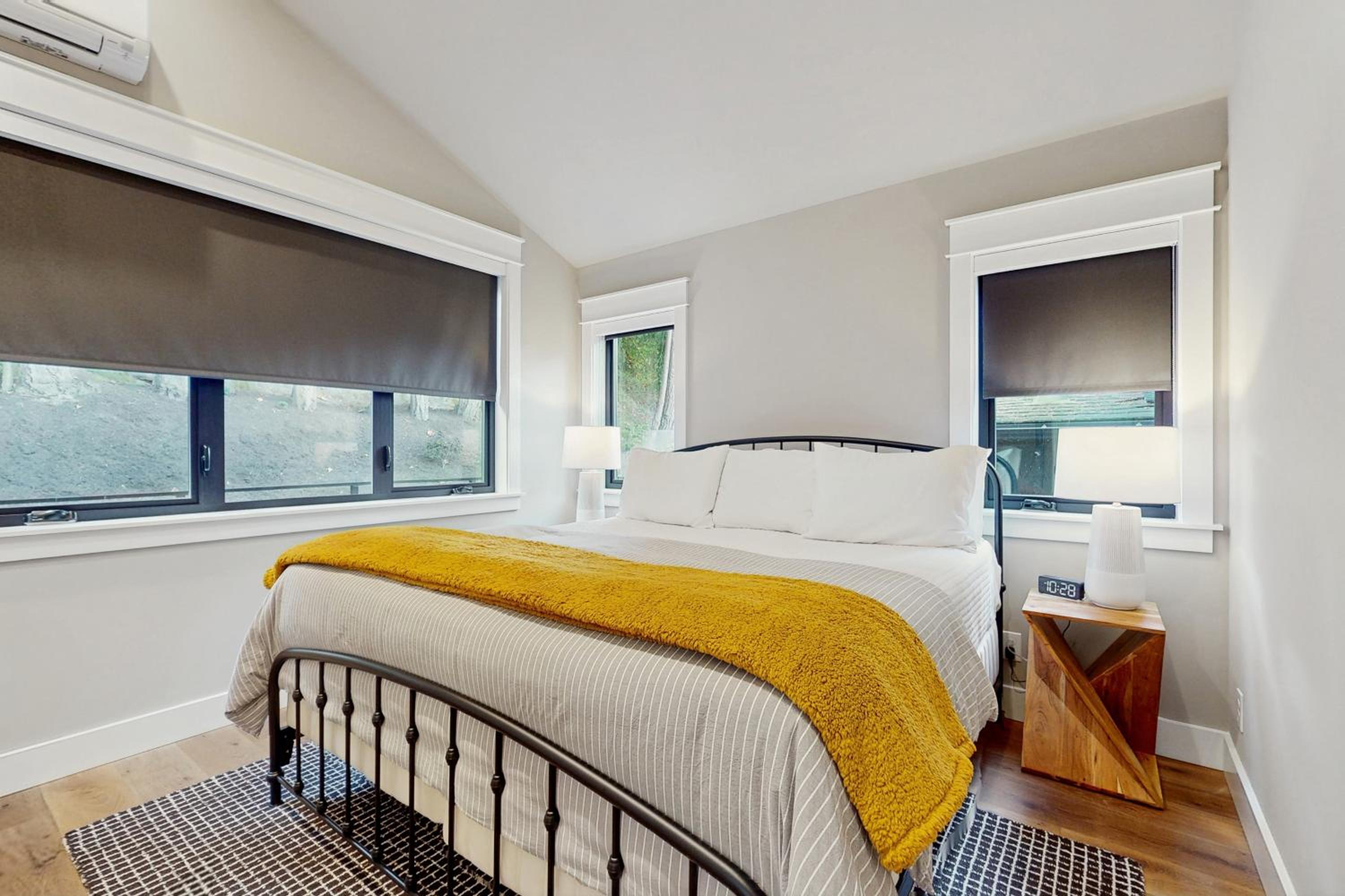 1 BR Home with Gas Fireplace and Puget Sound Views