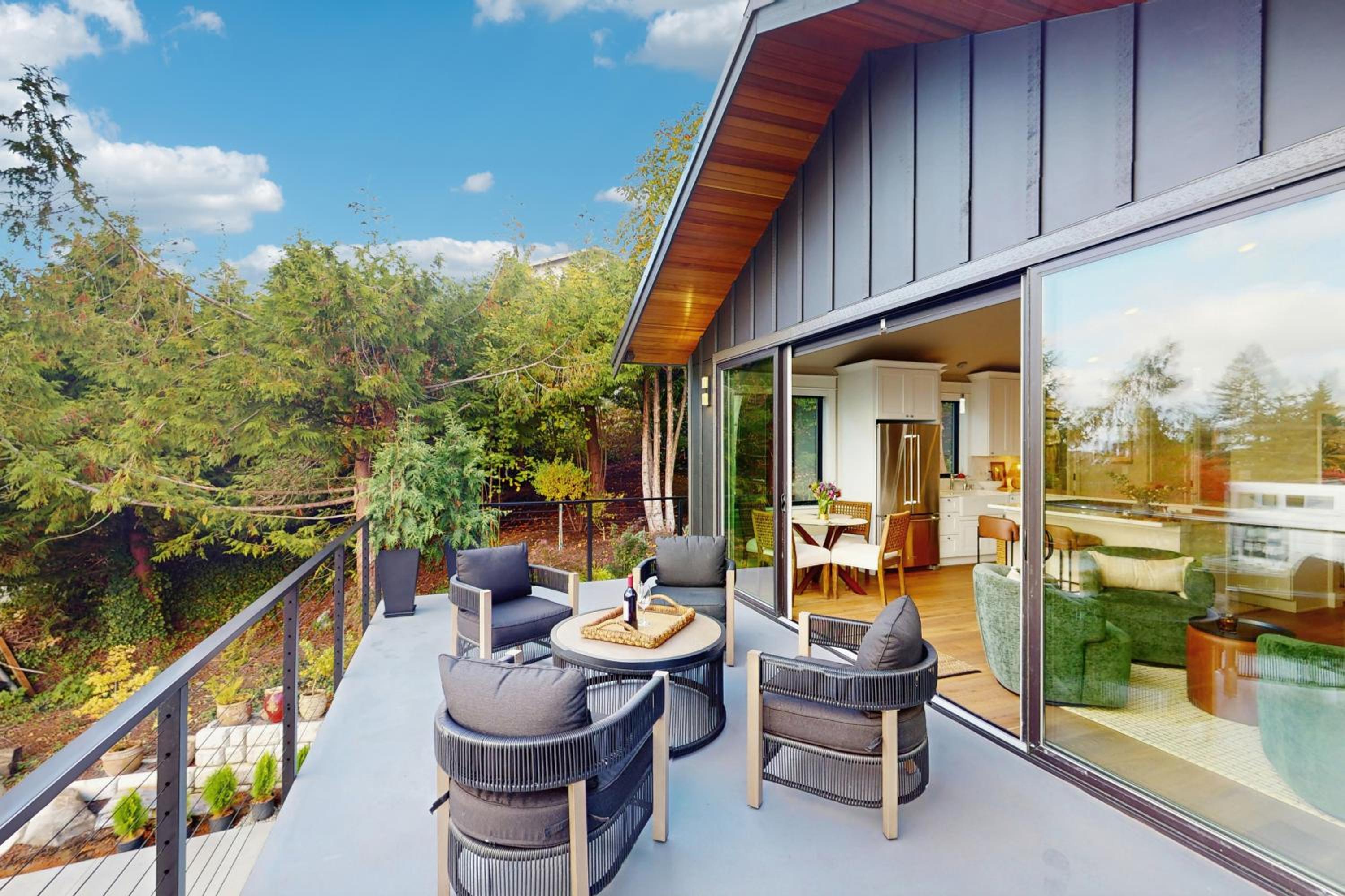 1 BR Home with Gas Fireplace and Puget Sound Views