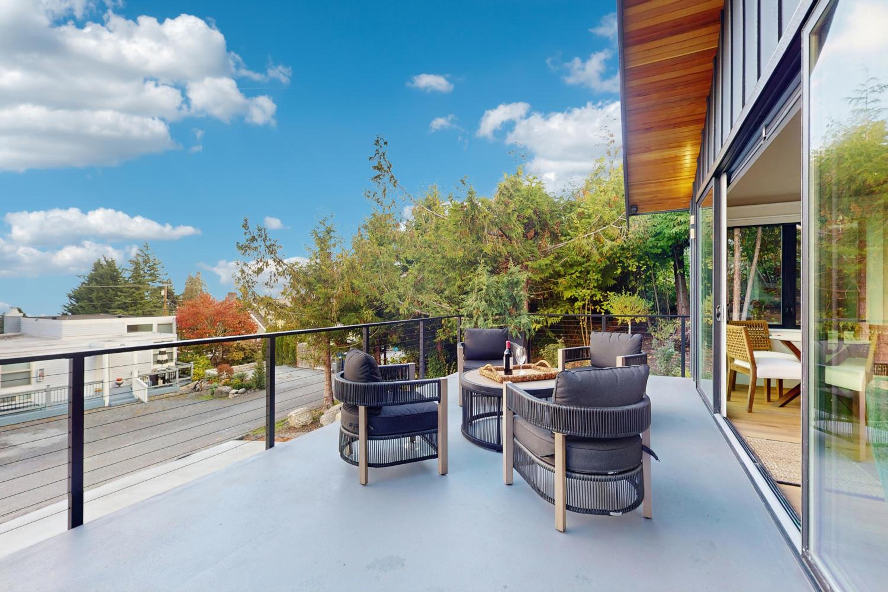 1 BR Home with Gas Fireplace and Puget Sound Views