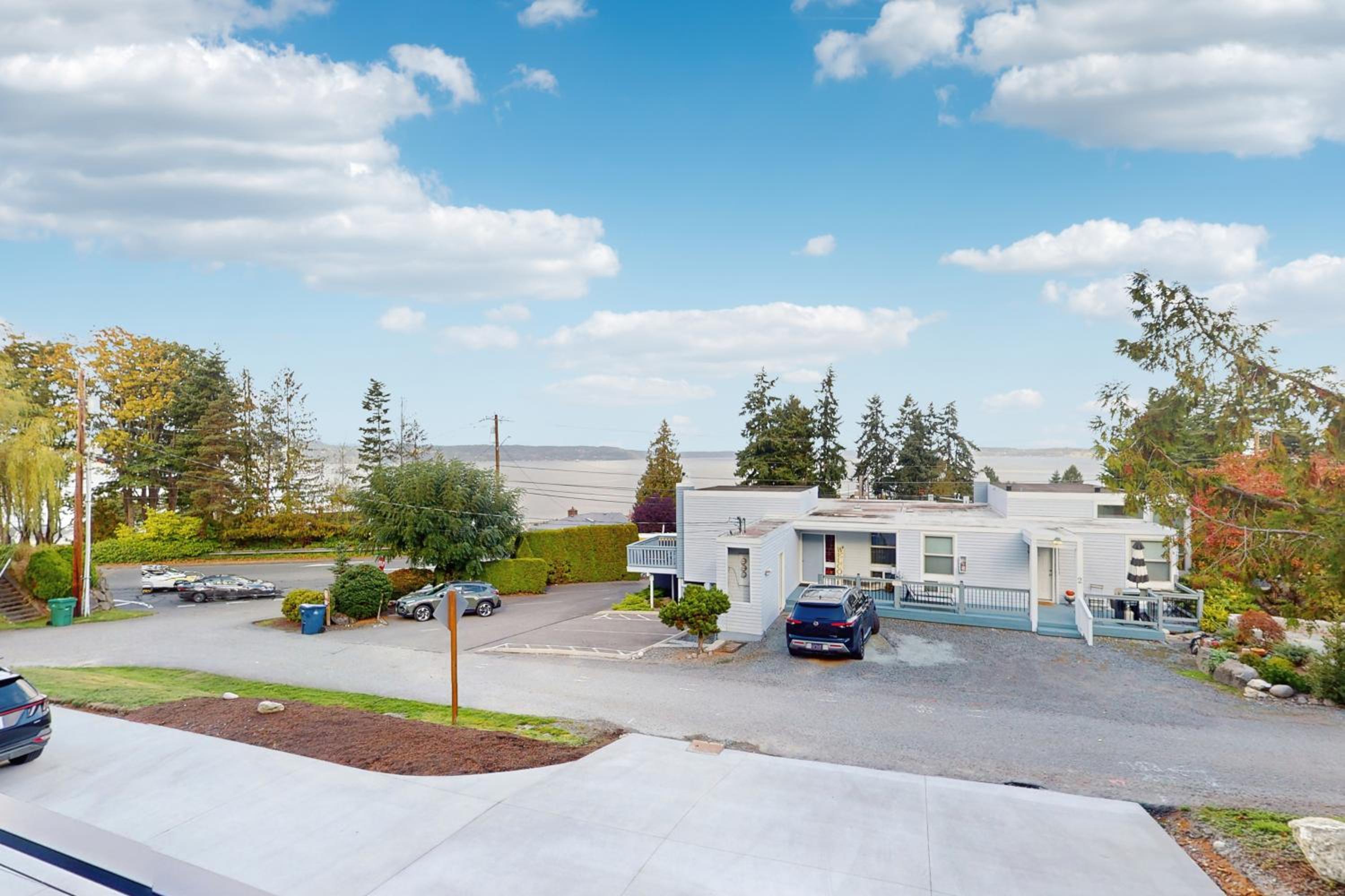 1 BR Home with Gas Fireplace and Puget Sound Views