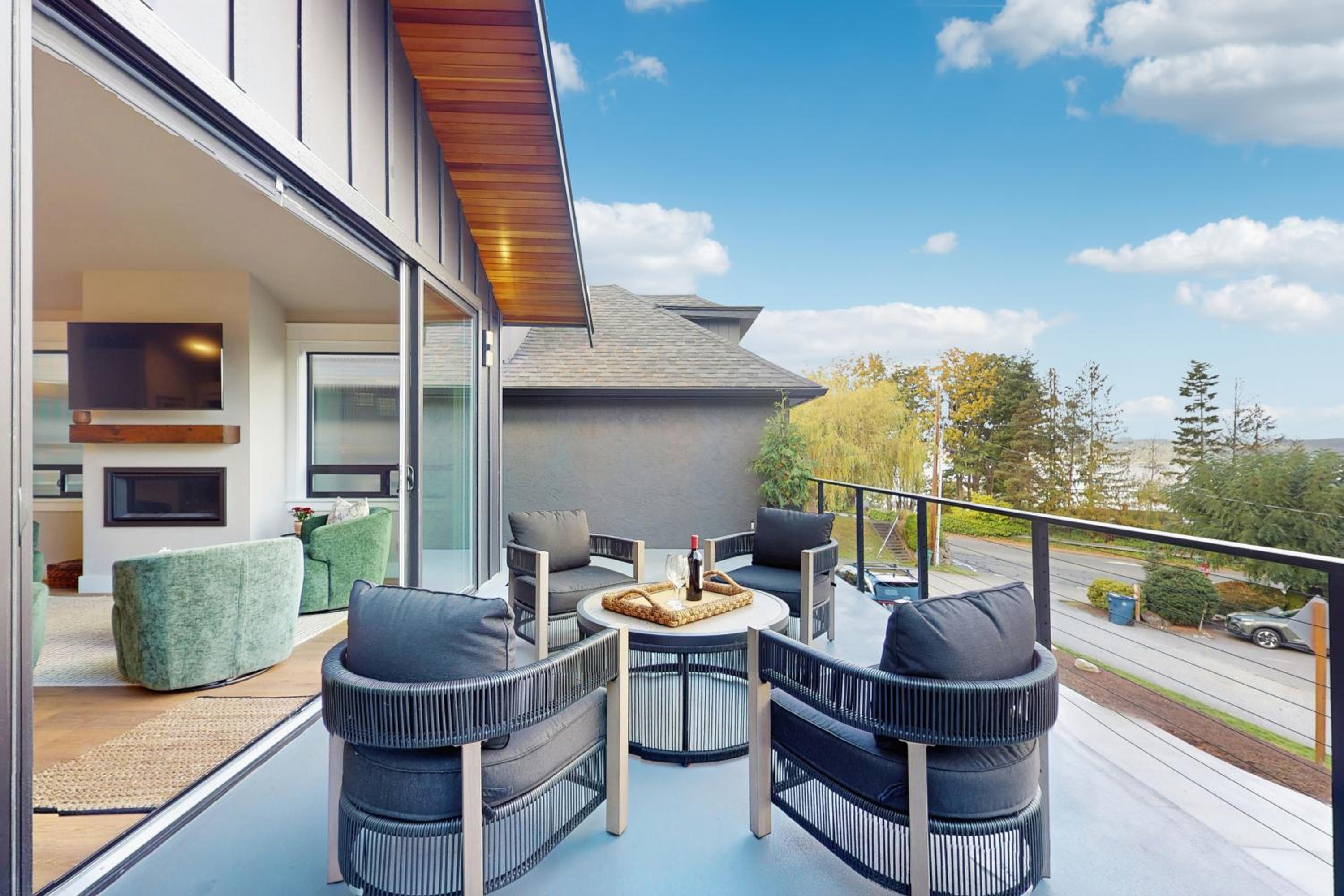 1 BR Home with Gas Fireplace and Puget Sound Views