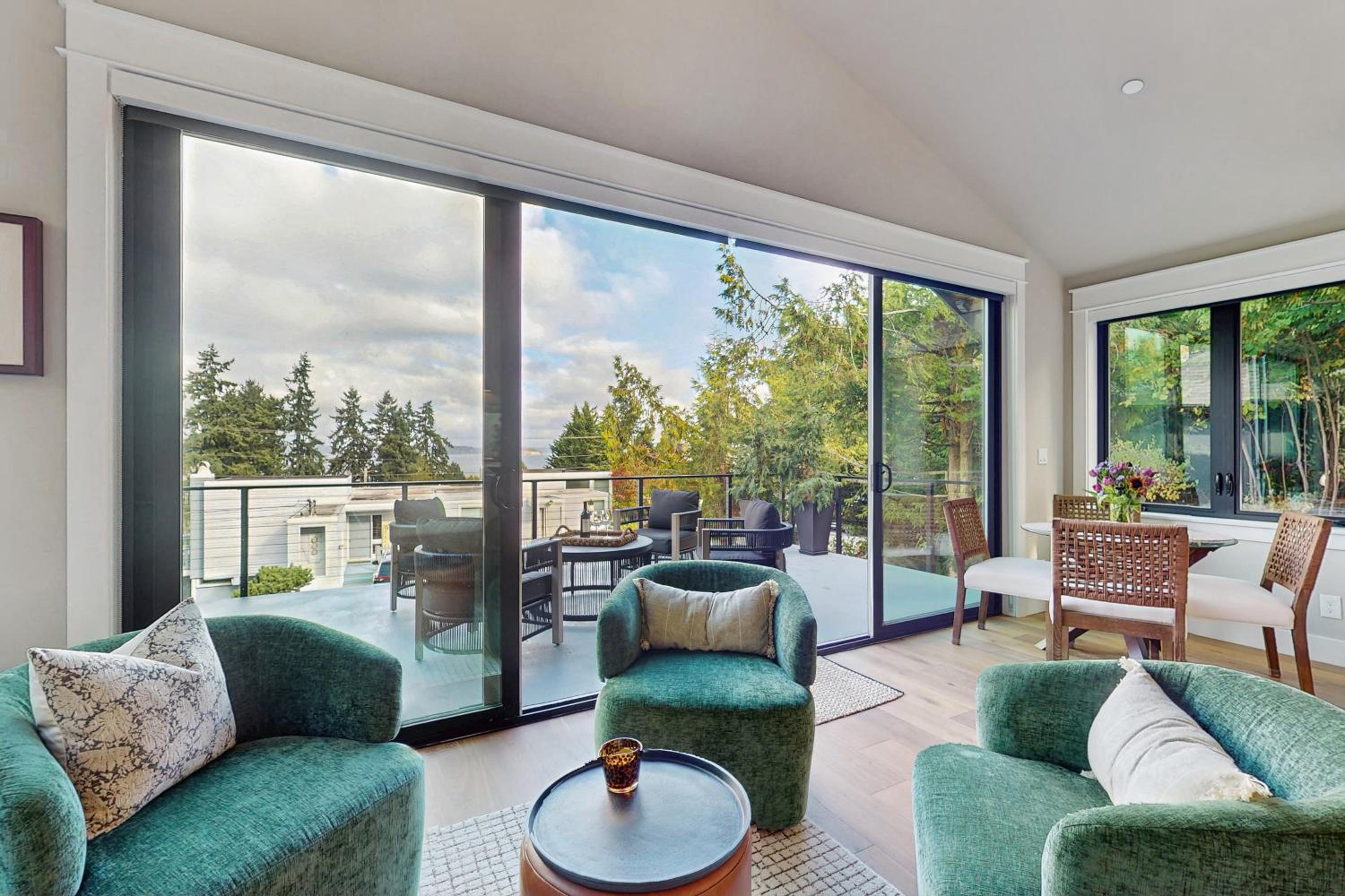 1 BR Home with Gas Fireplace and Puget Sound Views