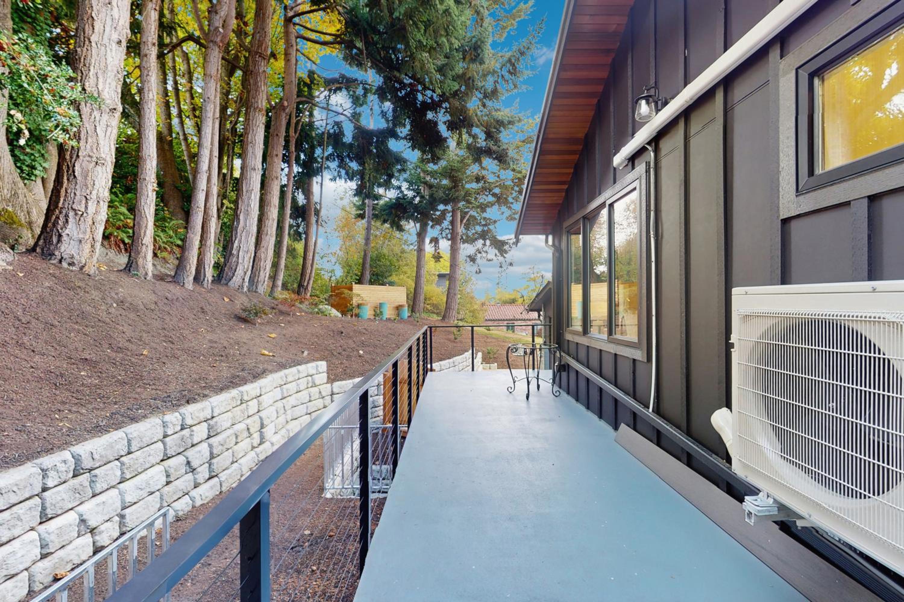 1 BR Home with Gas Fireplace and Puget Sound Views
