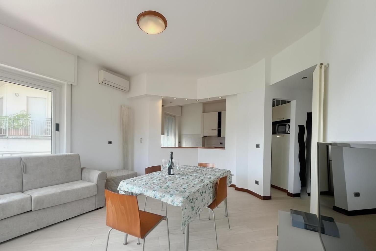 WELCOME RIVIERA-Primavera 1A- Vista mare- spazioso e comodo appartamento-2 bagni-wifi-aria condizionata in ogni stanza-garage a pagamento 15 euro al giorno