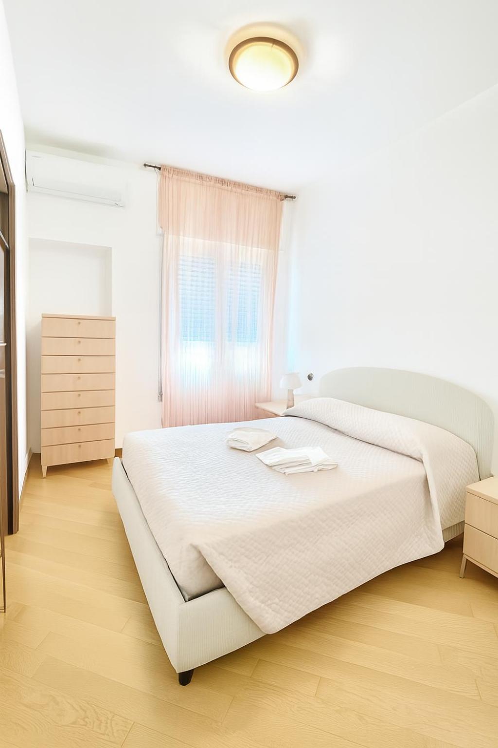 WELCOME RIVIERA-Primavera 1A- Vista mare- spazioso e comodo appartamento-2 bagni-wifi-aria condizionata in ogni stanza-garage a pagamento 15 euro al giorno
