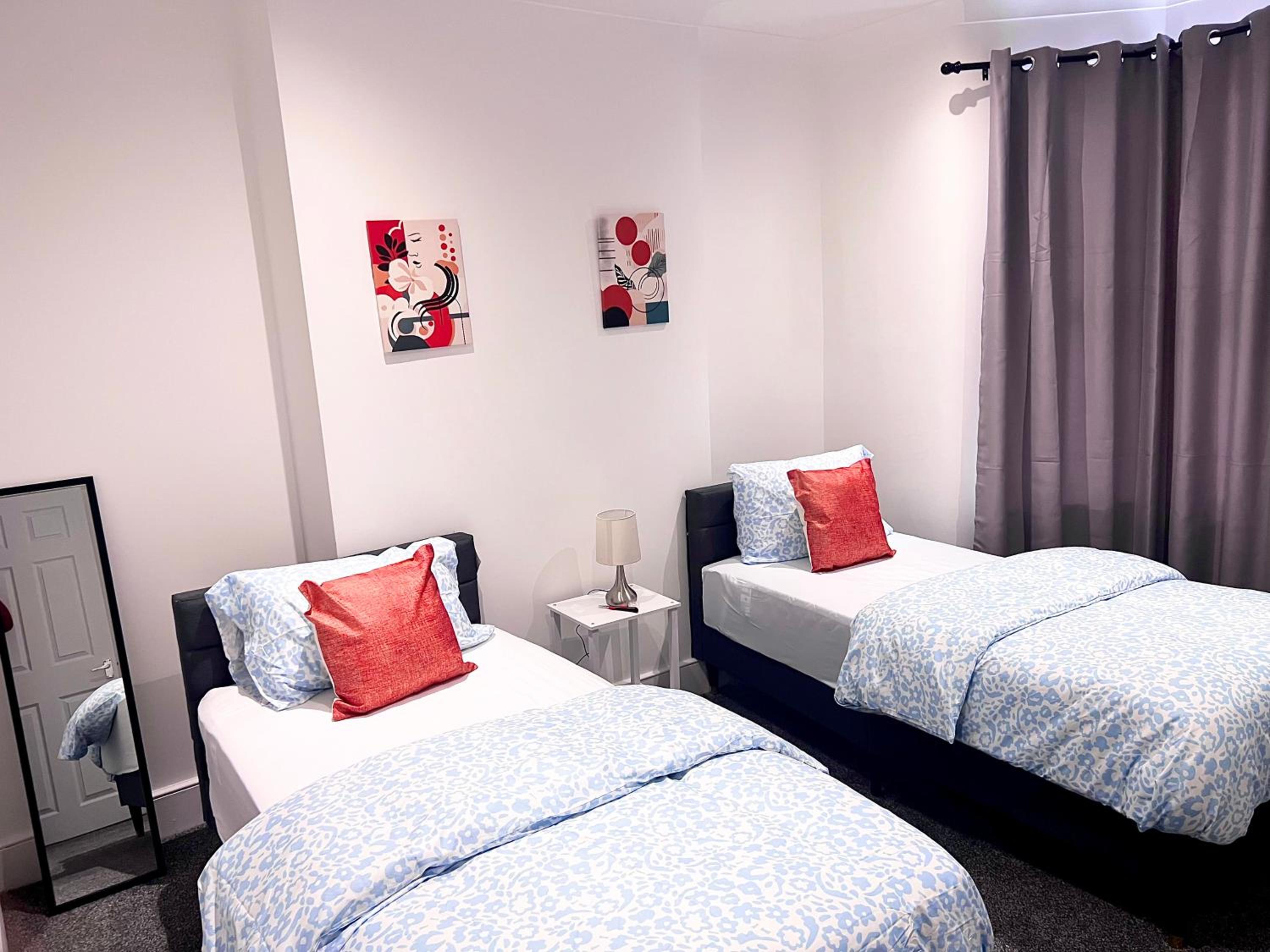Spacious 4Bedroom - 10mins to London Bridge with Parking & Garden