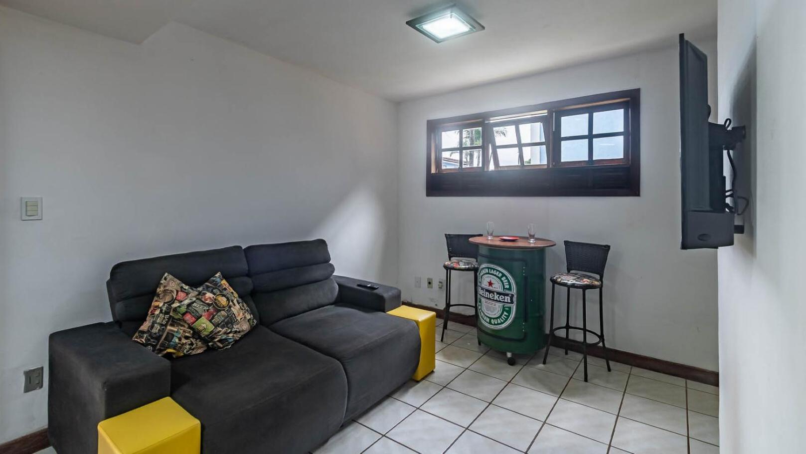 Casa com Piscina a 300m da Praia de Taperapua