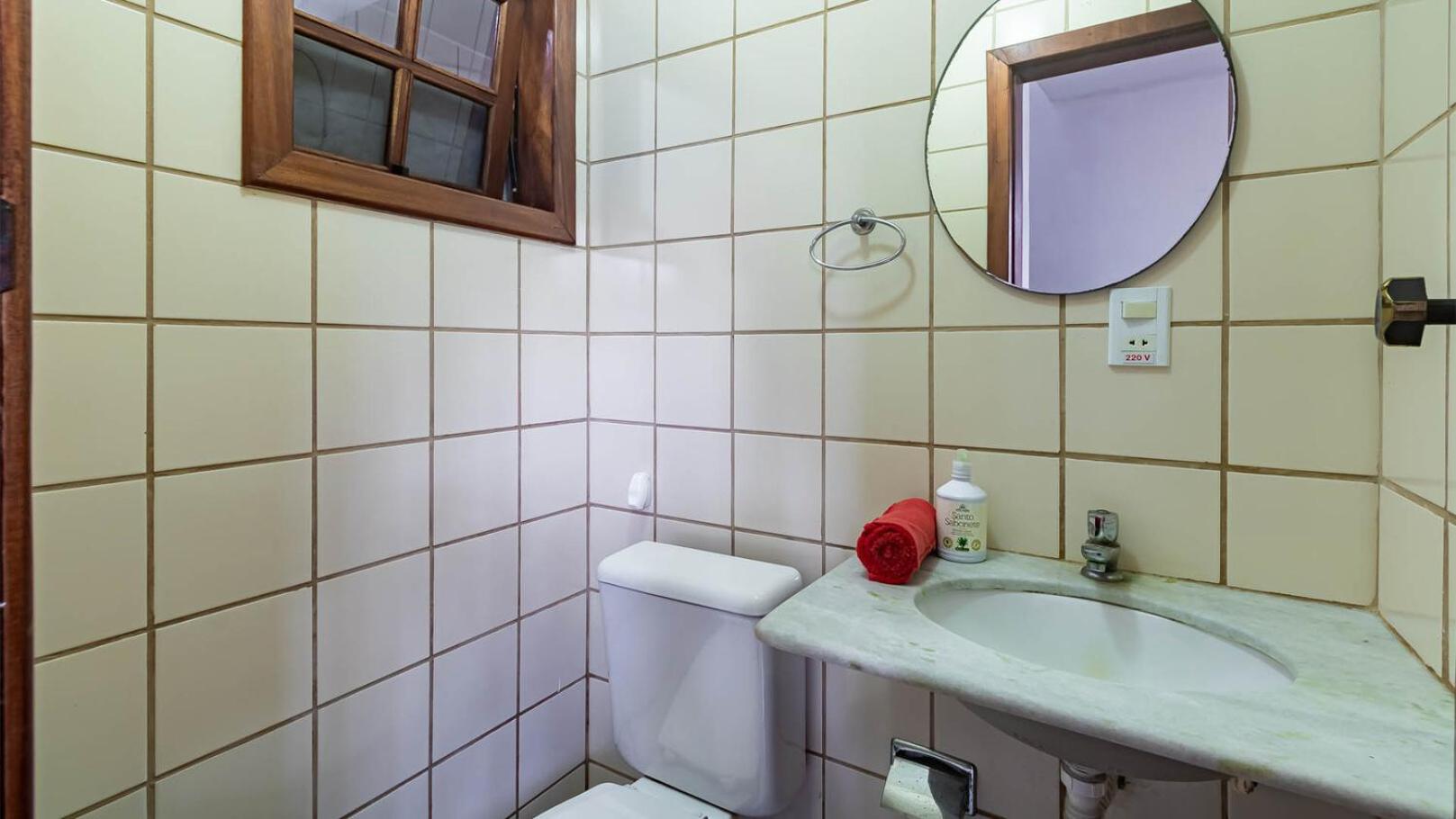 Casa com Piscina a 300m da Praia de Taperapua