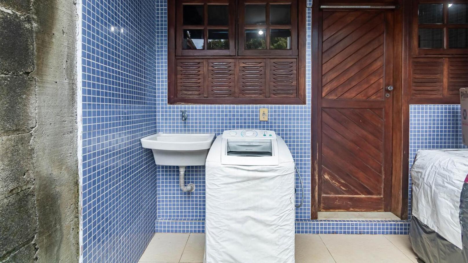 Casa com Piscina a 300m da Praia de Taperapua