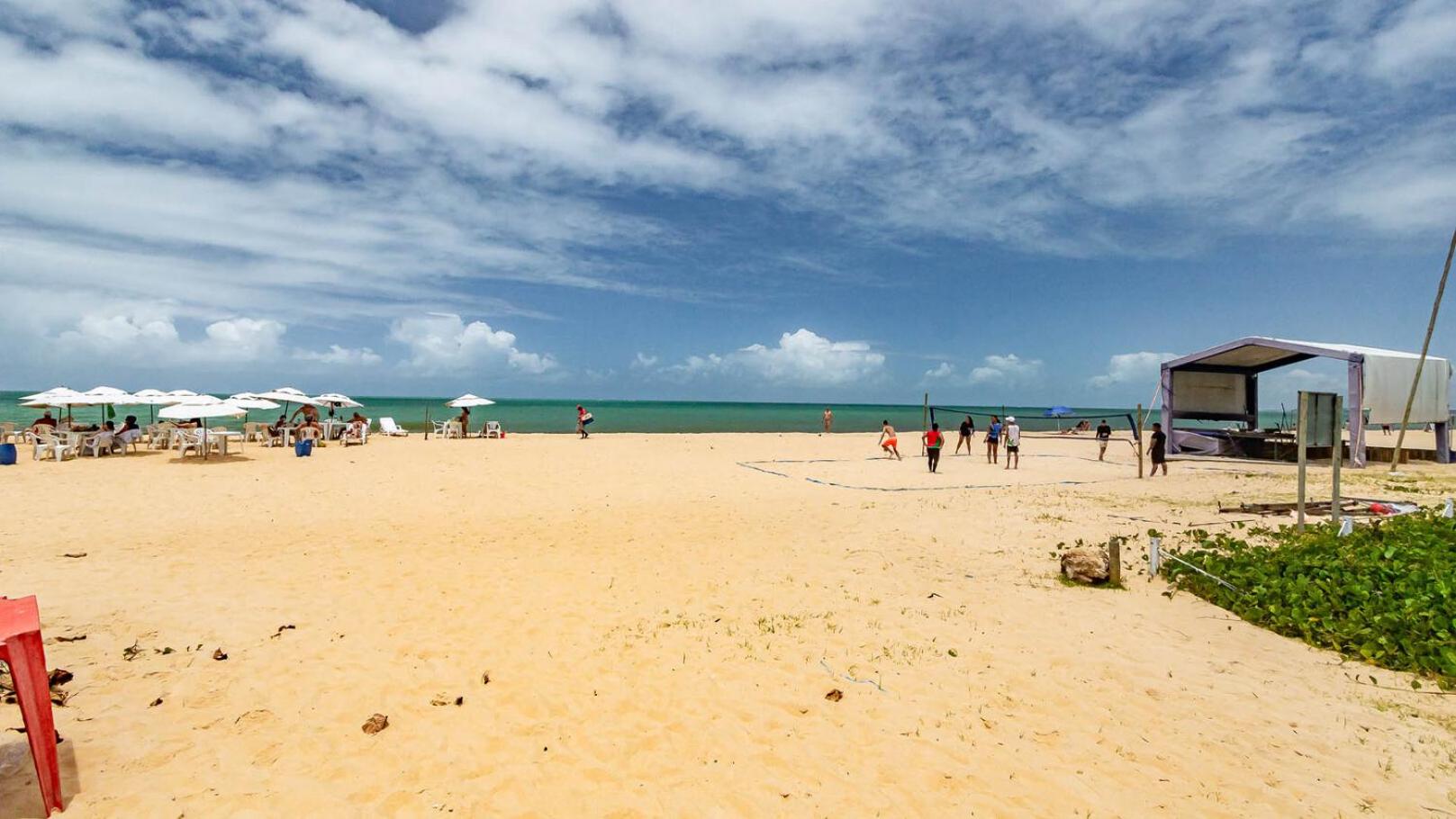 Casa com Piscina a 300m da Praia de Taperapua