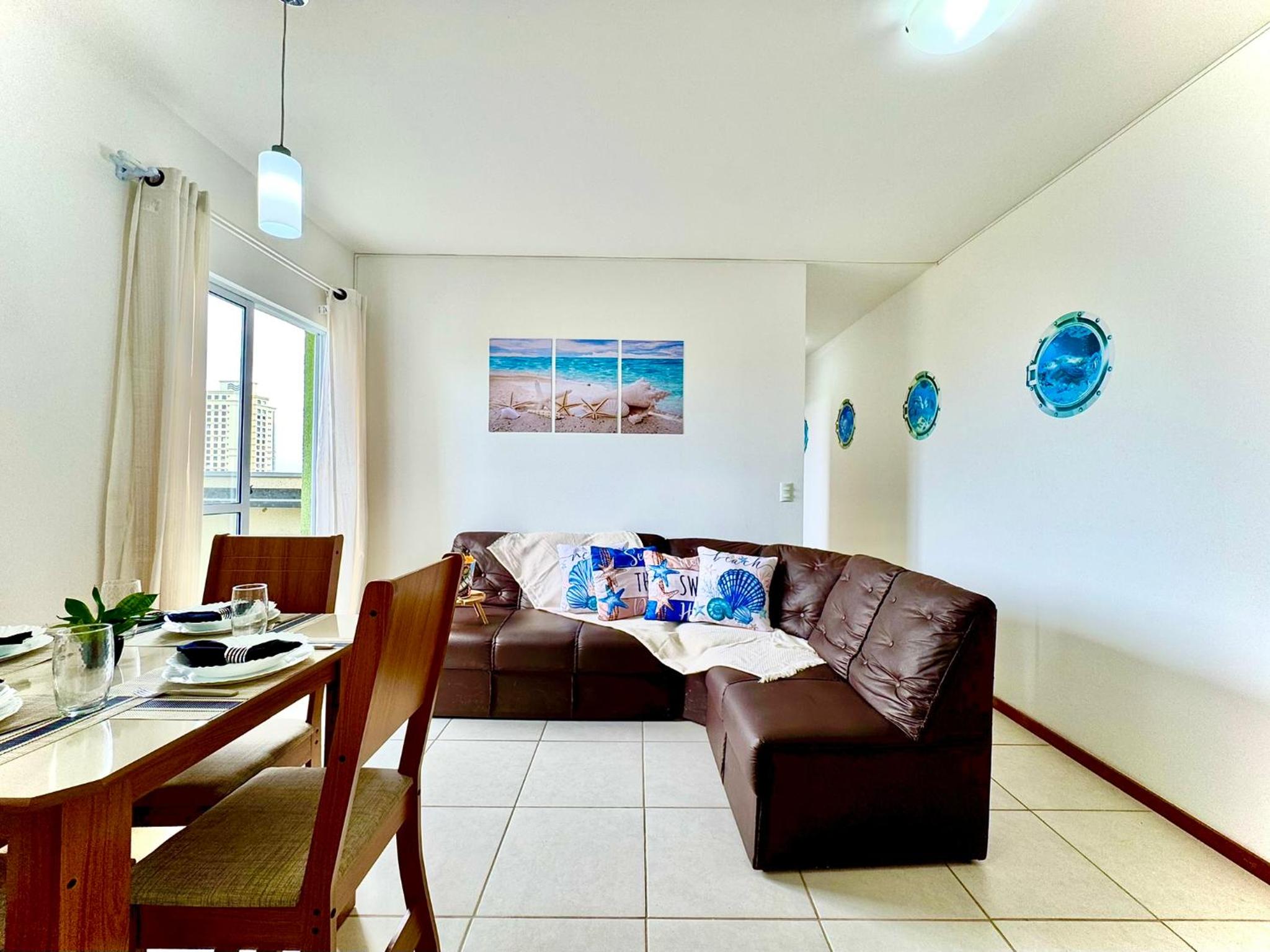 Apartamento a 400M PRAIA com PISCINA sacada com CHURRASQUEIRA privativa Wi-Fi Portaria 24h PLAYGROUND INFANTIL vaga privativa de GARAGEM Reserve agora mesm