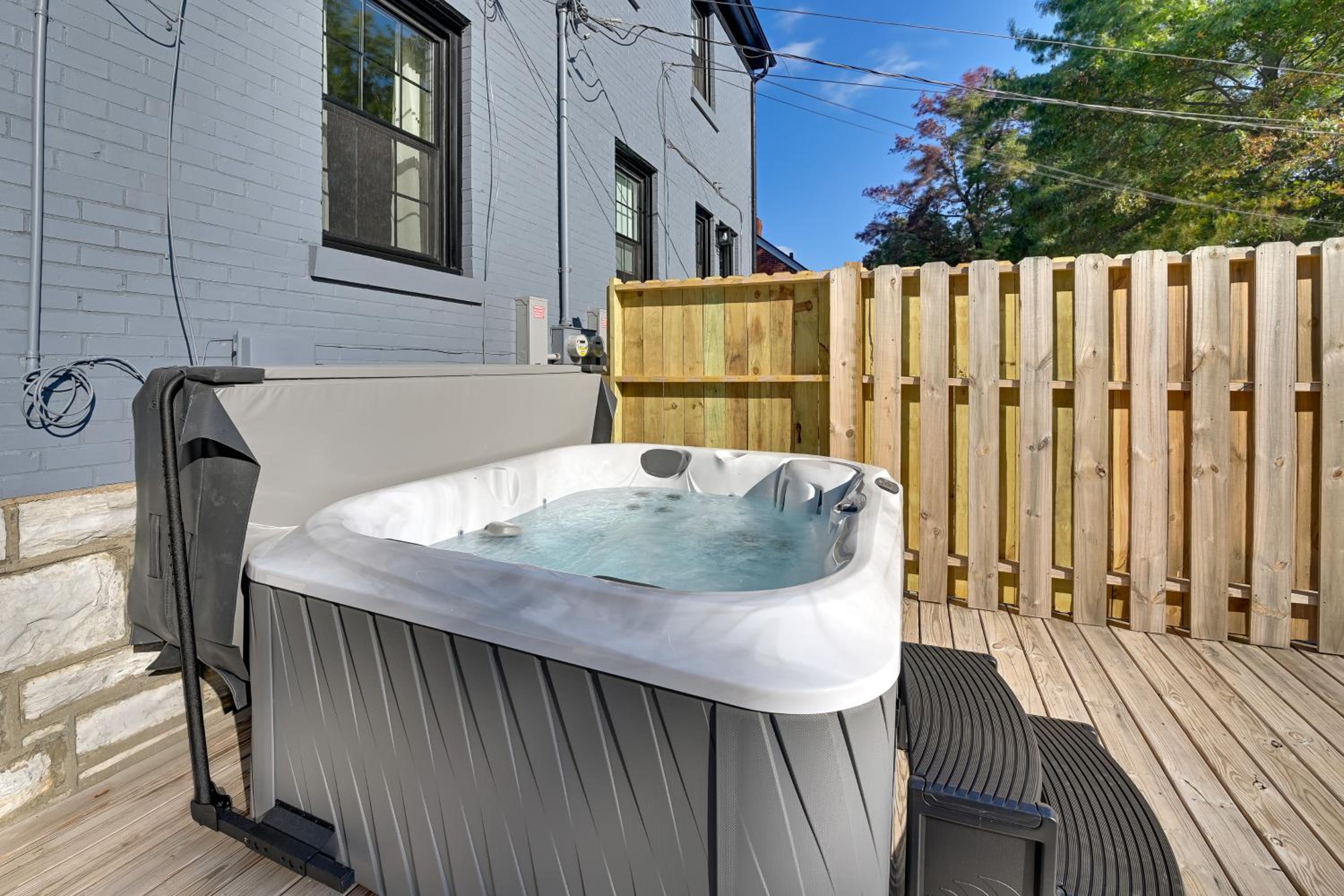3 Mi to Dtwn Updated Home with Hot Tub in Lexington