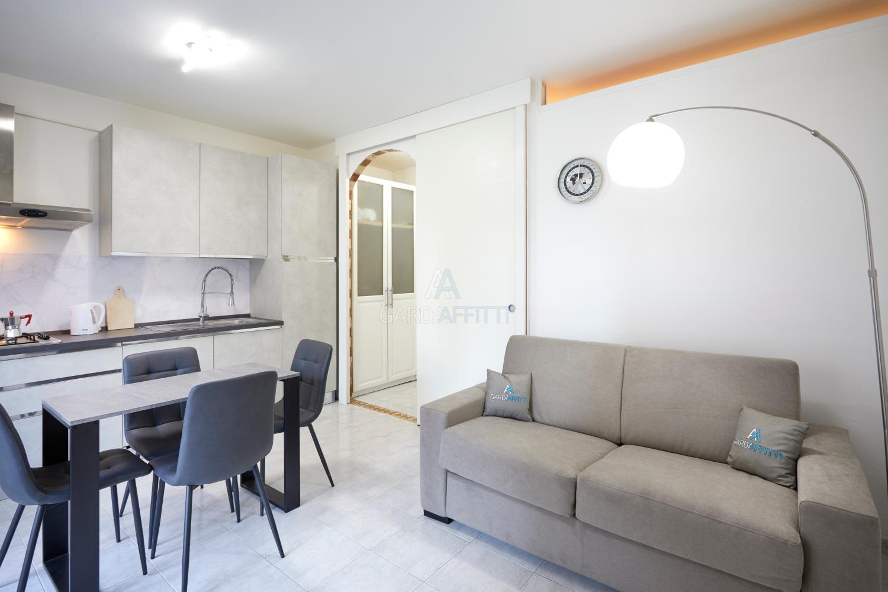 Sunshine Apt - Solarium Vista Lago a 350m dal Lago con Piscina