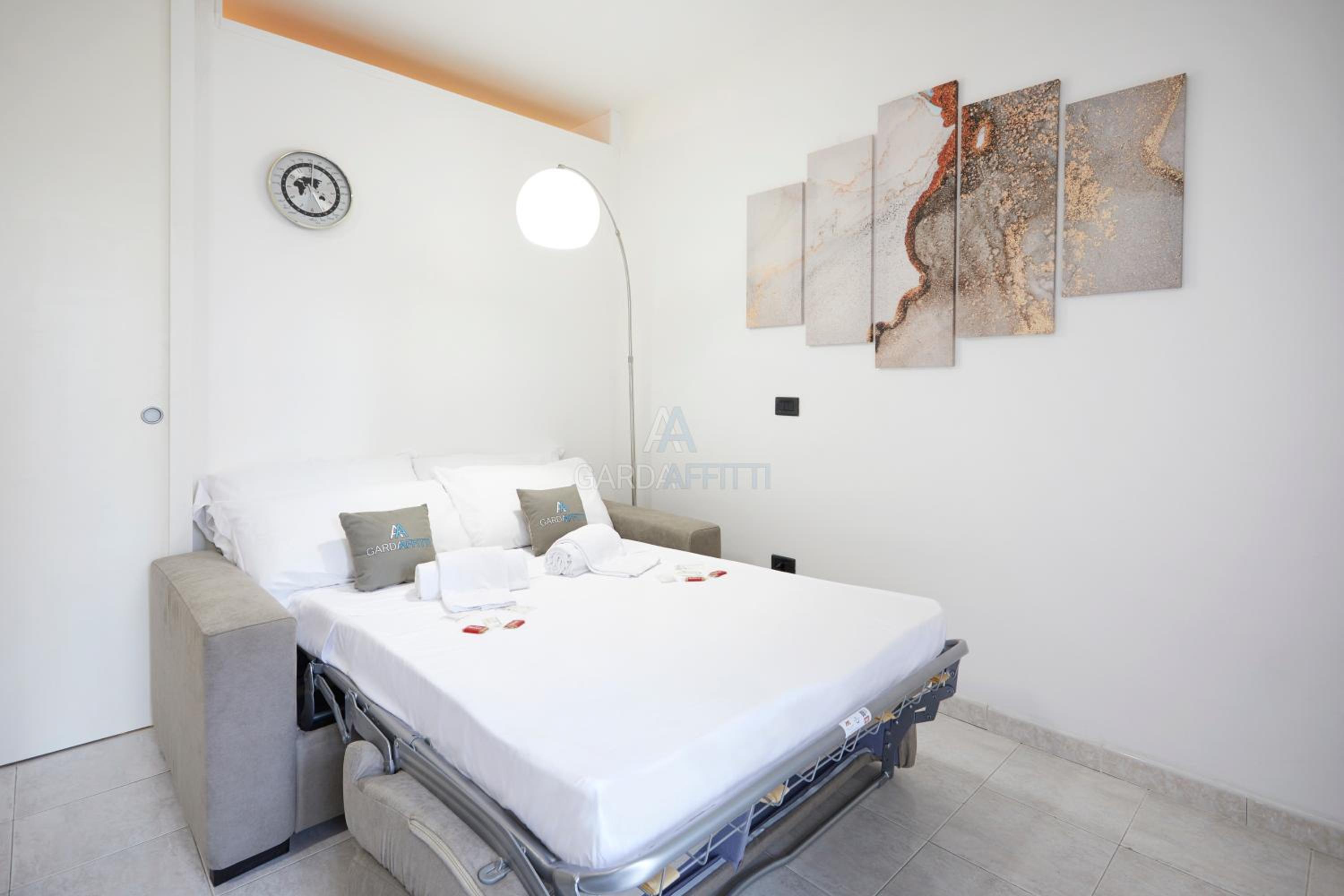 Sunshine Apt - Solarium Vista Lago a 350m dal Lago con Piscina