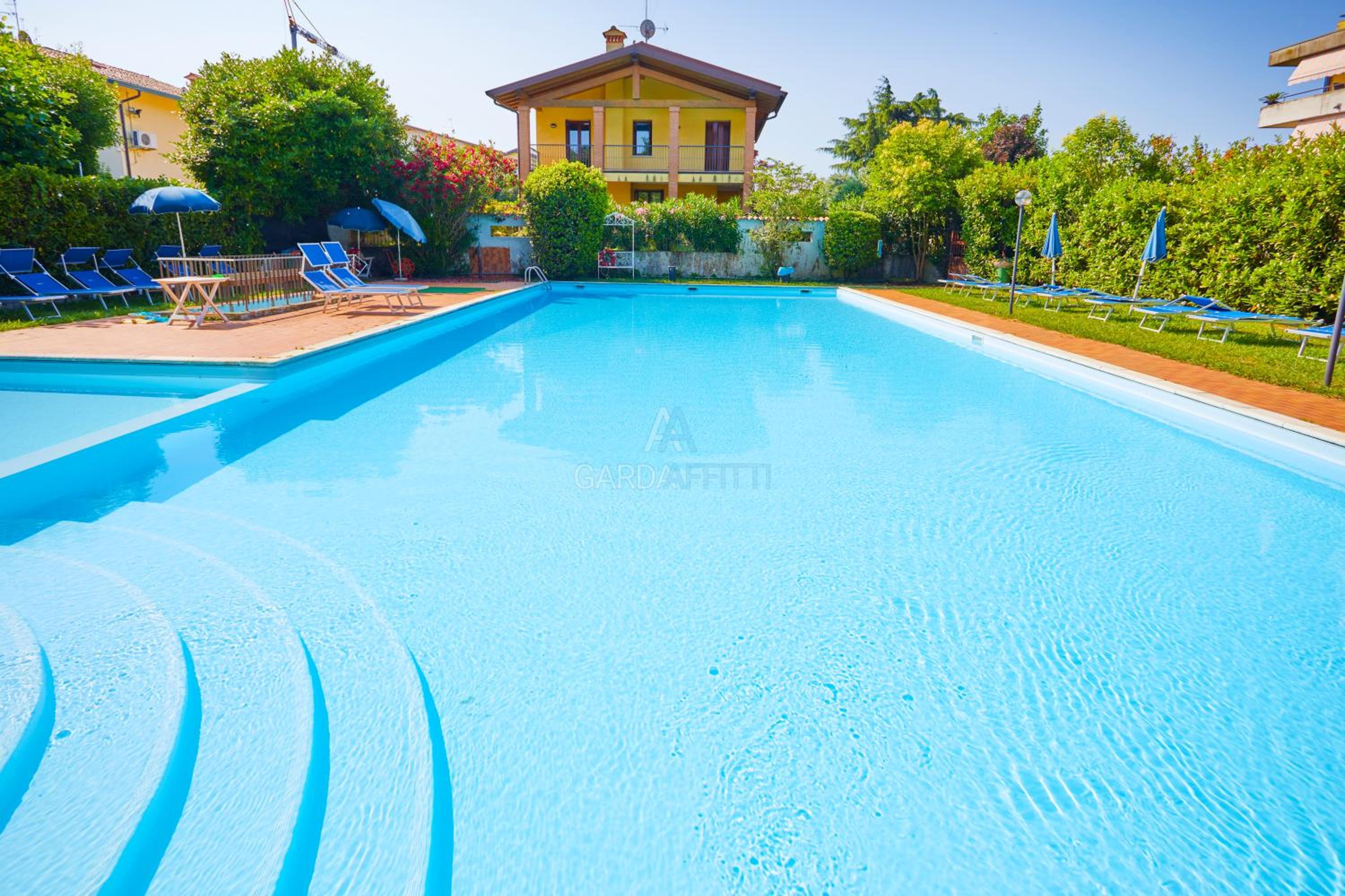 Sunshine Apt - Solarium Vista Lago a 350m dal Lago con Piscina