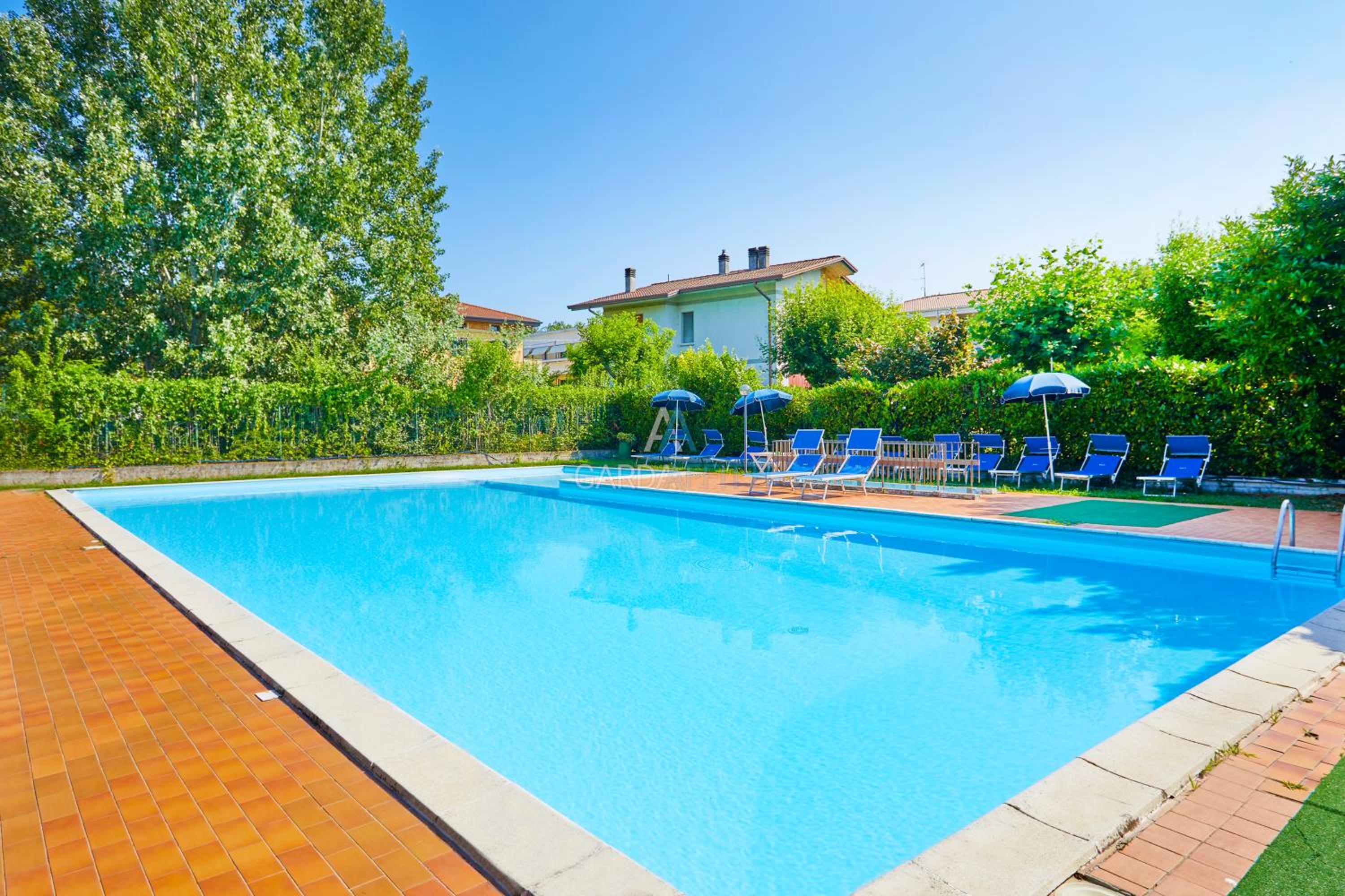 Sunshine Apt - Solarium Vista Lago a 350m dal Lago con Piscina
