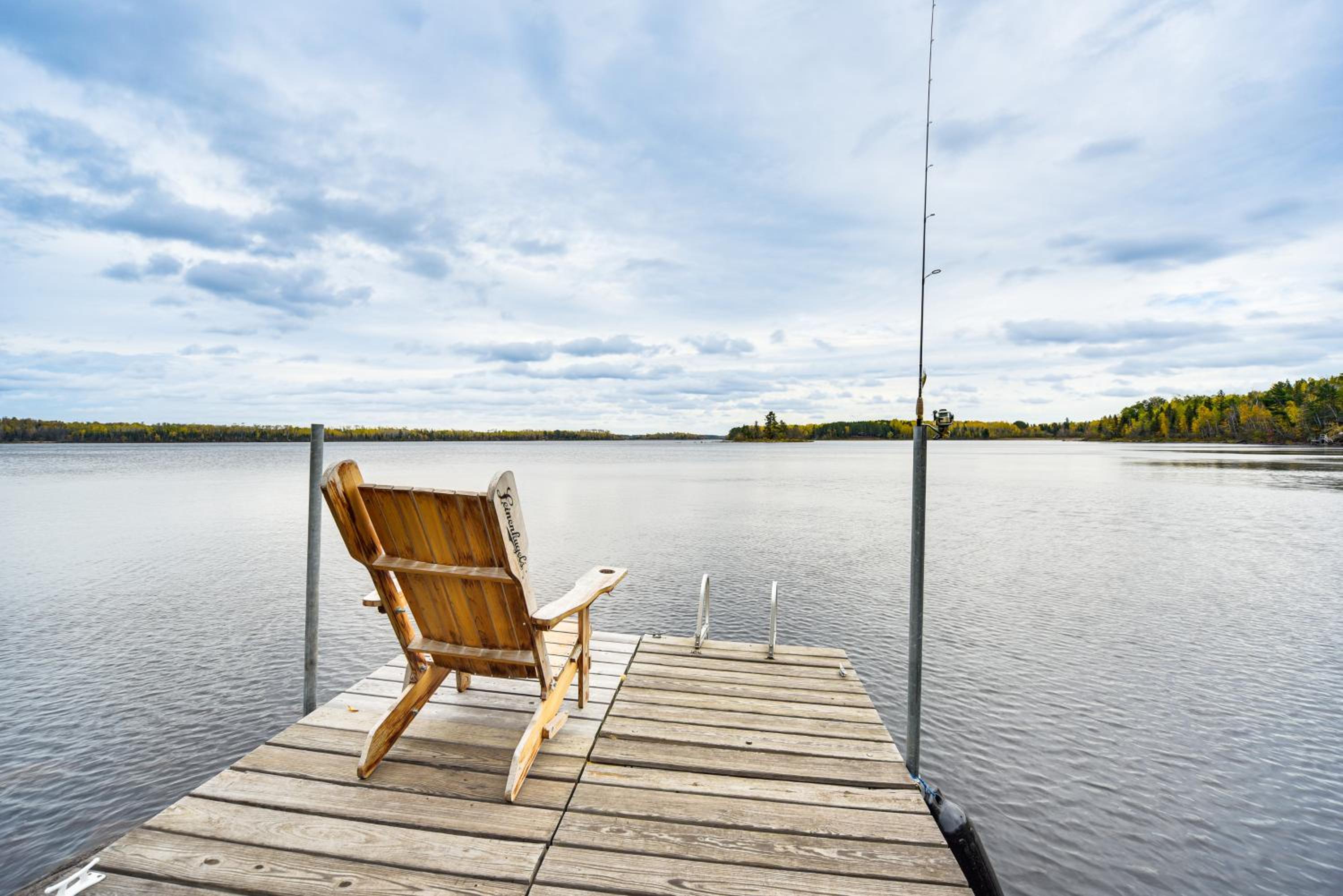Private Peninsula! Modern-Rustic Fall Lake Cabin