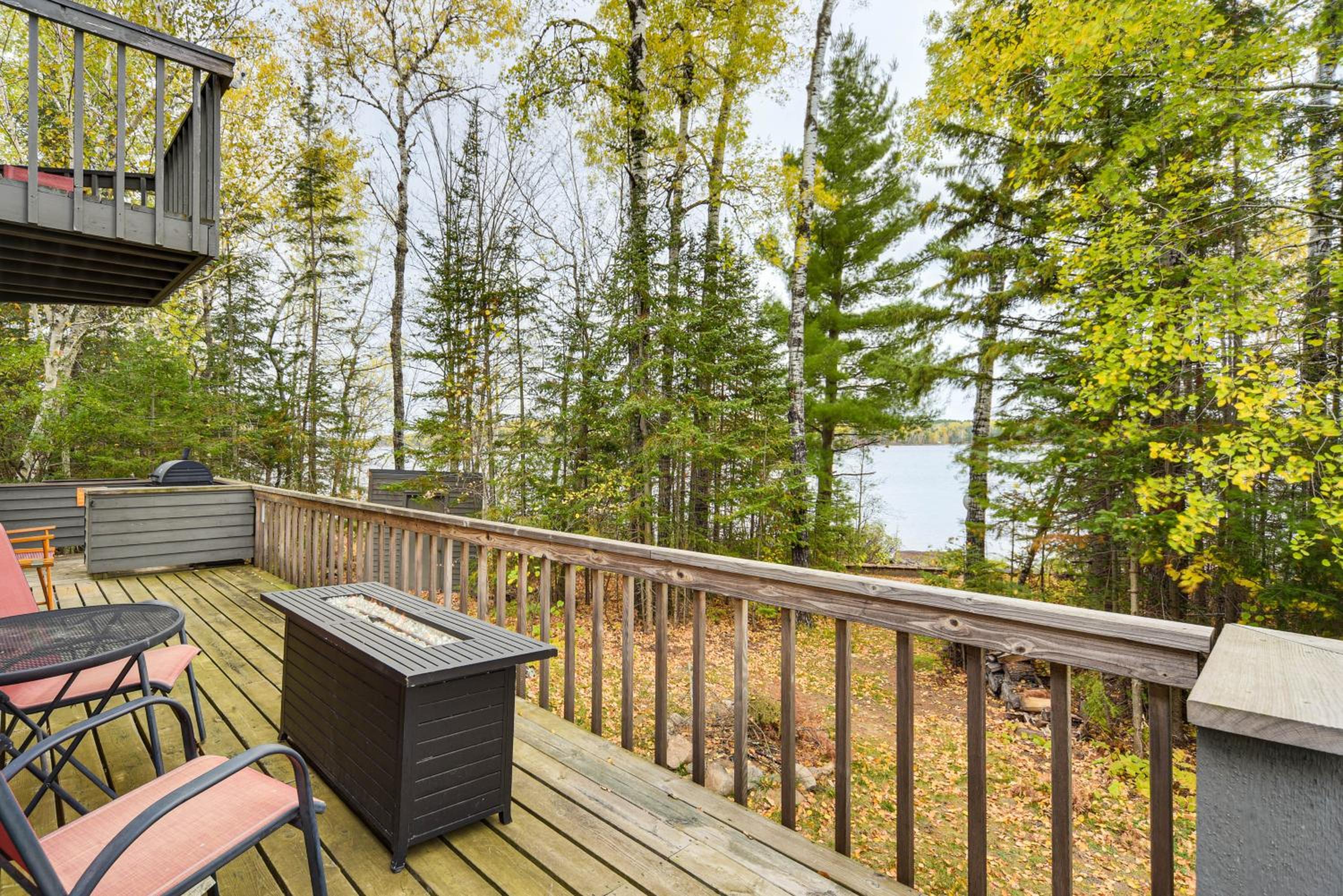 Private Peninsula! Modern-Rustic Fall Lake Cabin